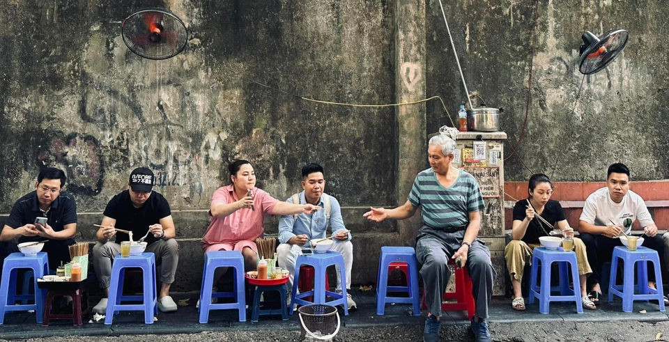 Phở Hà Nội không chỉ là thức quà sáng quen thuộc, còn là nét văn hóa ẩm thực nổi bật của Thủ đô. Phở Hà Nội không chỉ là thức quà sáng quen thuộc, còn là nét văn hóa ẩm thực nổi bật của Thủ đô.