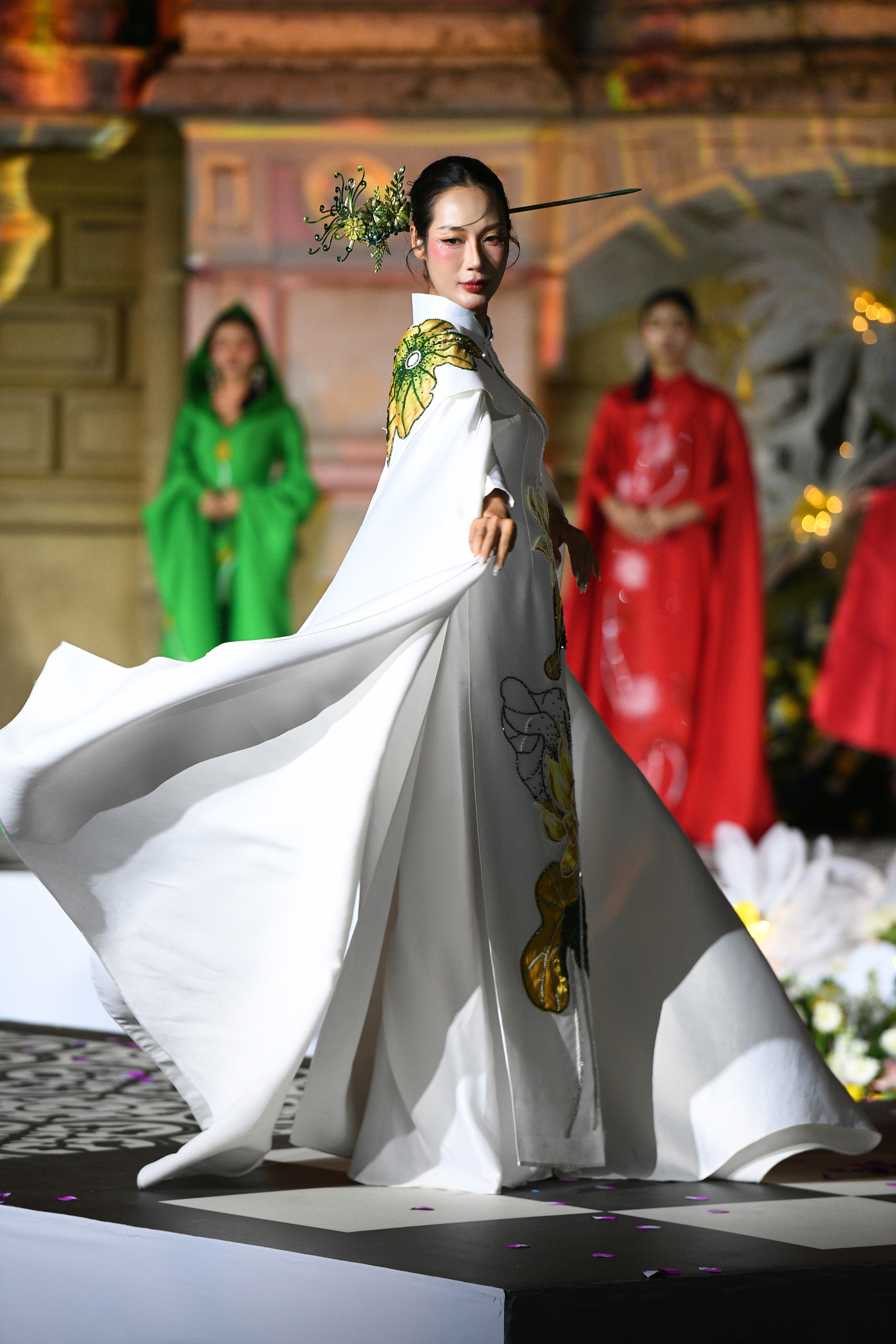 Bước chân di sản 2 tôn vinh di sản văn hóa thông qua thời trang và âm nhạc.