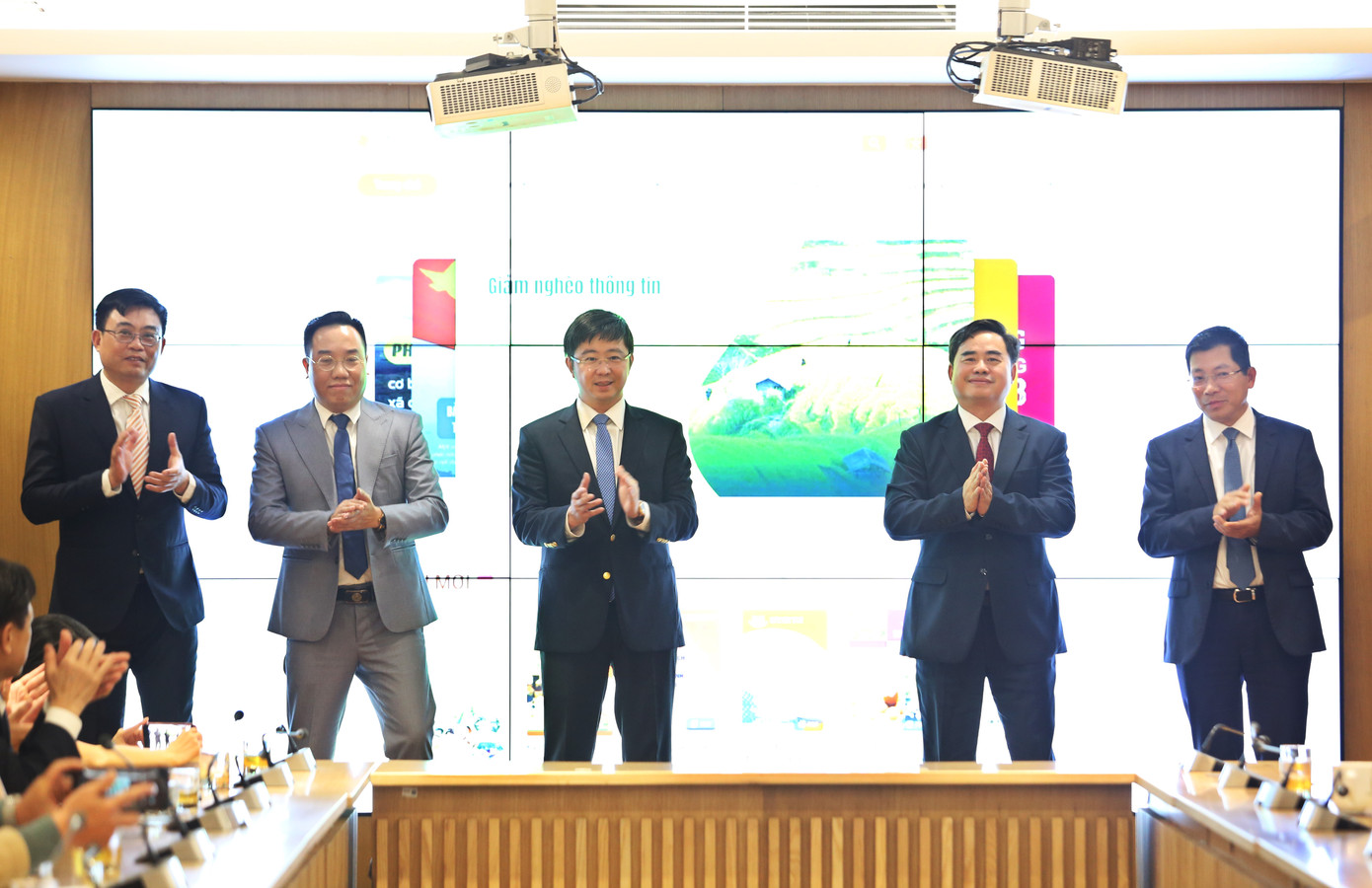 Nền tảng sách, báo quốc gia ra mắt chiều 29/11. Ảnh: Thảo Anh Nền tảng sách, báo quốc gia ra mắt chiều 29/11. Ảnh: Thảo Anh