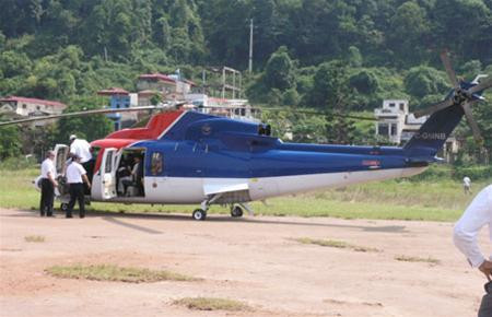 Một chuyến bay trực thăng chuẩn bị cất cánh về Hà Nội. Ảnh : Ngọc Triển