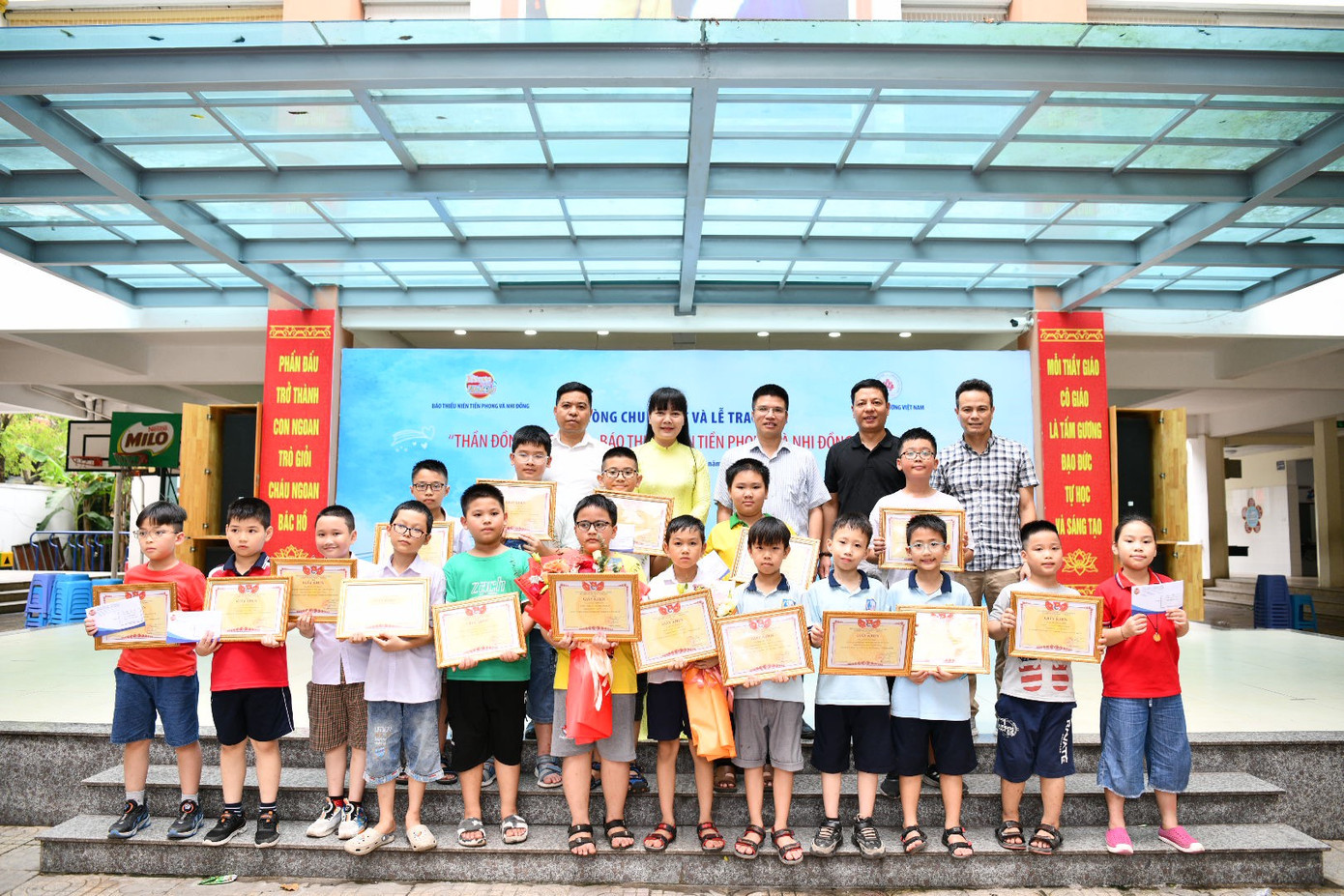 Trao giải cho những "Thần đồng Cờ tướng nhí".