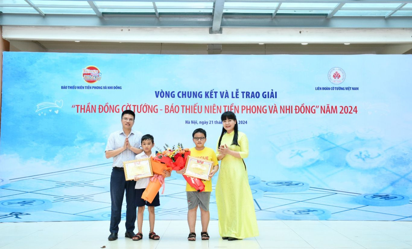 Trao giải cho những "Thần đồng Cờ tướng nhí".