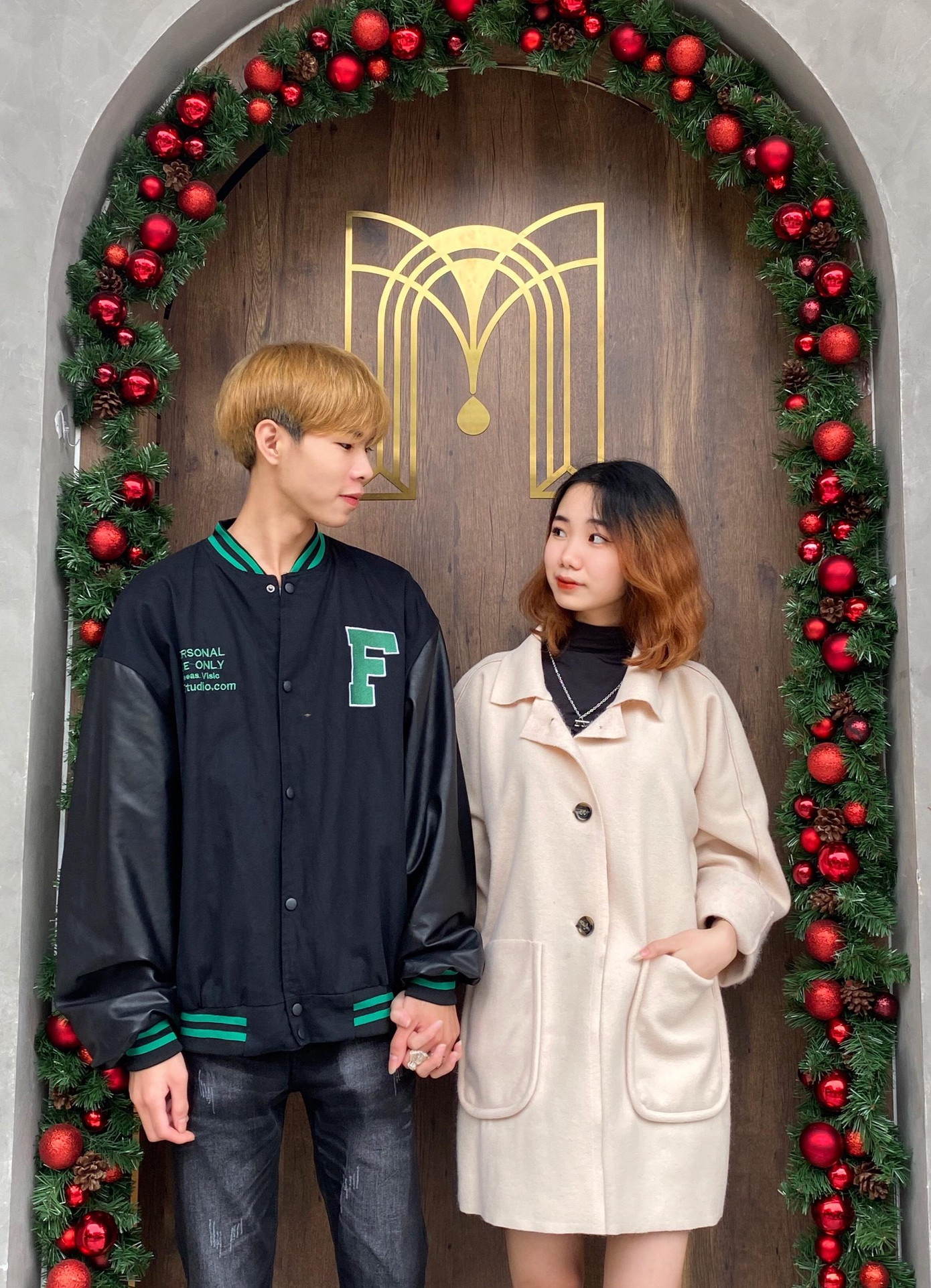 Minh Phương và bạn trai quen nhau qua mạng và có mối tình đẹp sau khi gặp mặt. Phương cho rằng, cô đã có một tình yêu đẹp đúng với câu nói “thế giới ảo tình yêu thật”. &quot;Vì vậy chúng ta hãy đừng ngần ngại, hãy mở lòng đón nhận sự yêu thương ở thế giới ảo. Biết đâu bạn sẽ tìm được tình yêu của đời mình thì sao?&quot;, cô gái trẻ bày tỏ.