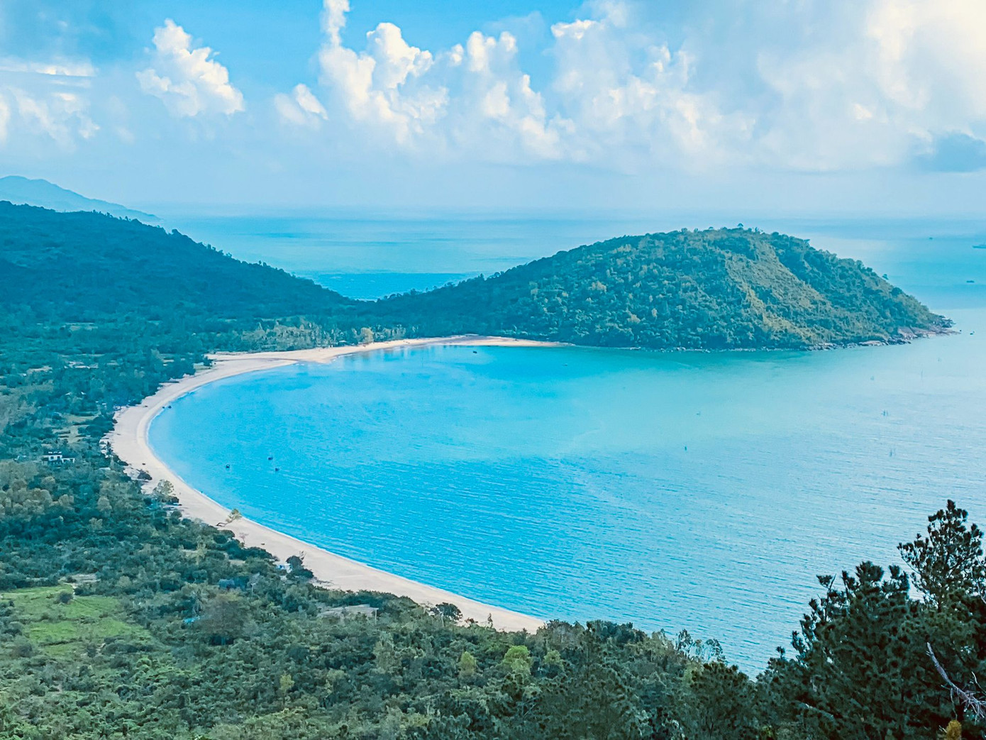 Những cung đường biển đẹp mê hồn dưới góc máy của Thành.