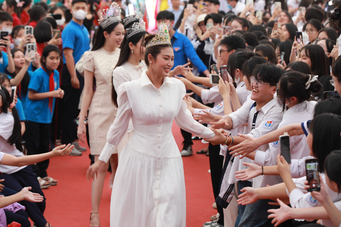 Các hoa hậu, người đẹp thu hút sự chú ý của các bạn học sinh tại Diễn đàn "Điều em muốn nói" lần II. Các hoa hậu, người đẹp thu hút sự chú ý của các bạn học sinh tại Diễn đàn "Điều em muốn nói" lần II.