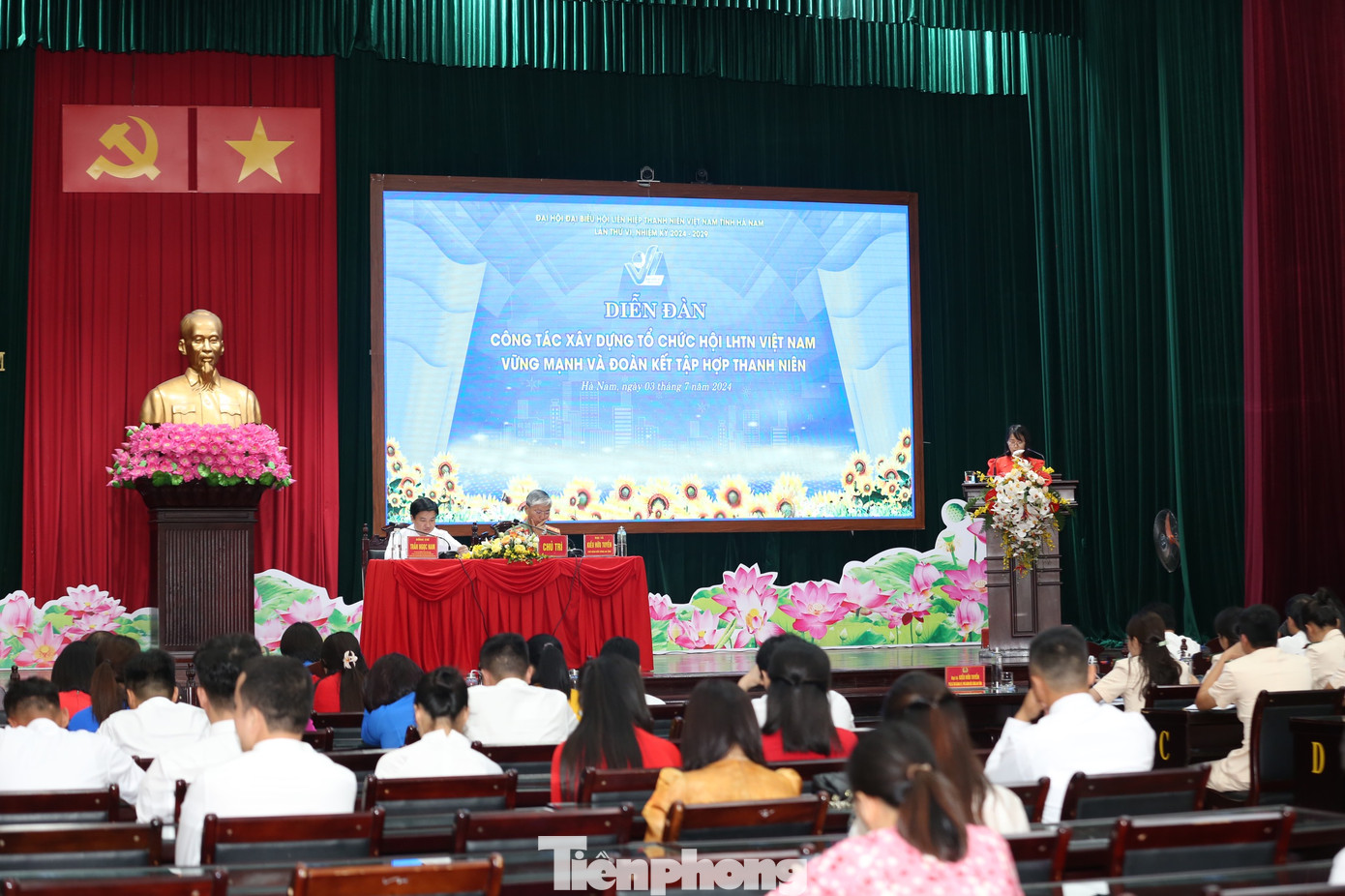 Các đại biểu tham gia thảo luận tại diễn đàn 3 với chủ đề Công tác xây dựng tổ chức Hội LHTN Việt Nam vững mạnh và đoàn kết, tập hợp thanh niên.