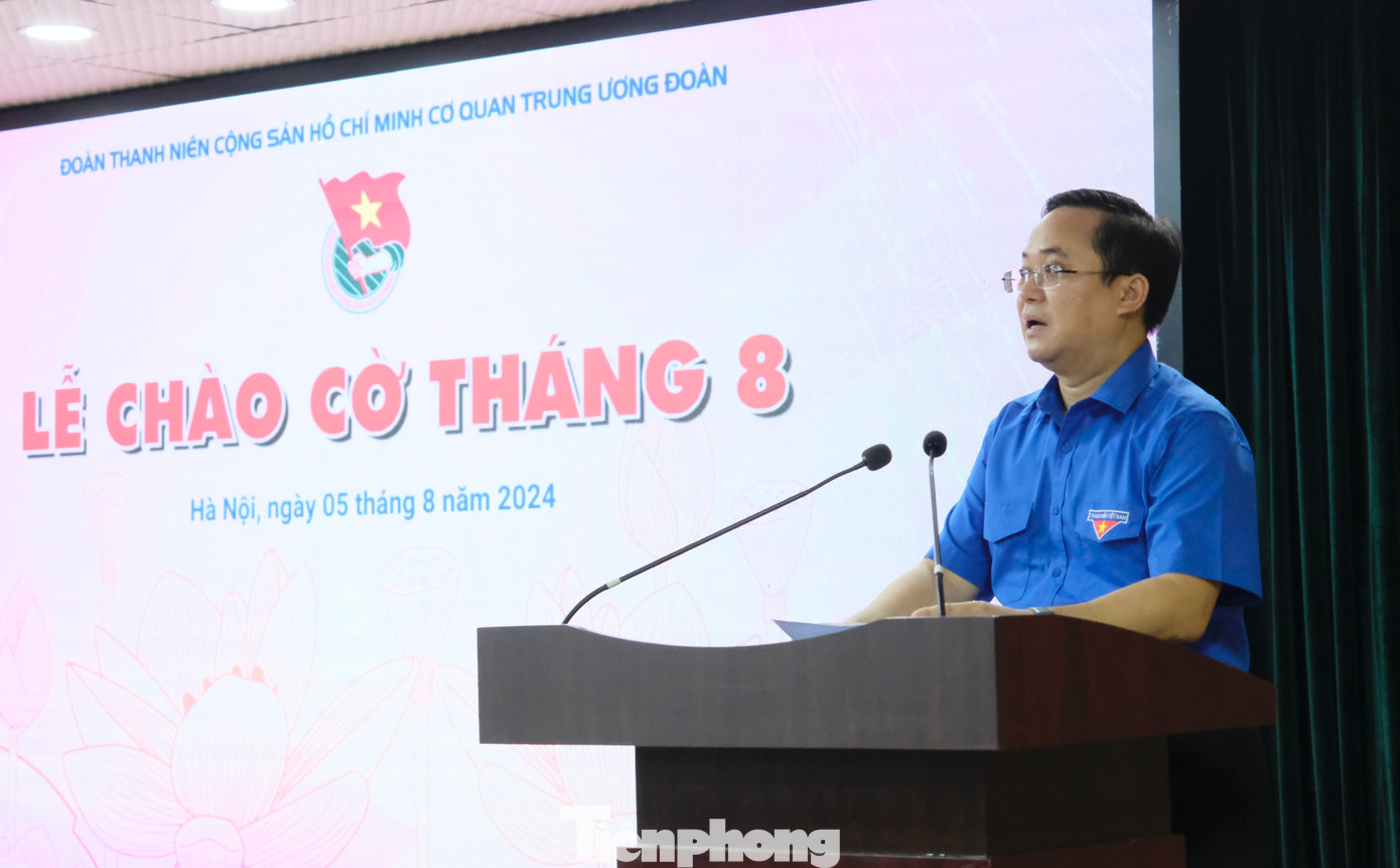 Anh Nguyễn Quốc Huy - Chánh Văn phòng T.Ư Đoàn báo cáo kết quả công tác Đoàn và phong trào thanh thiếu nhi T.Ư Đoàn tháng 7/2024. Ảnh: Châu Linh Anh Nguyễn Quốc Huy - Chánh Văn phòng T.Ư Đoàn báo cáo kết quả công tác Đoàn và phong trào thanh thiếu nhi T.Ư Đoàn tháng 7/2024. Ảnh: Châu Linh