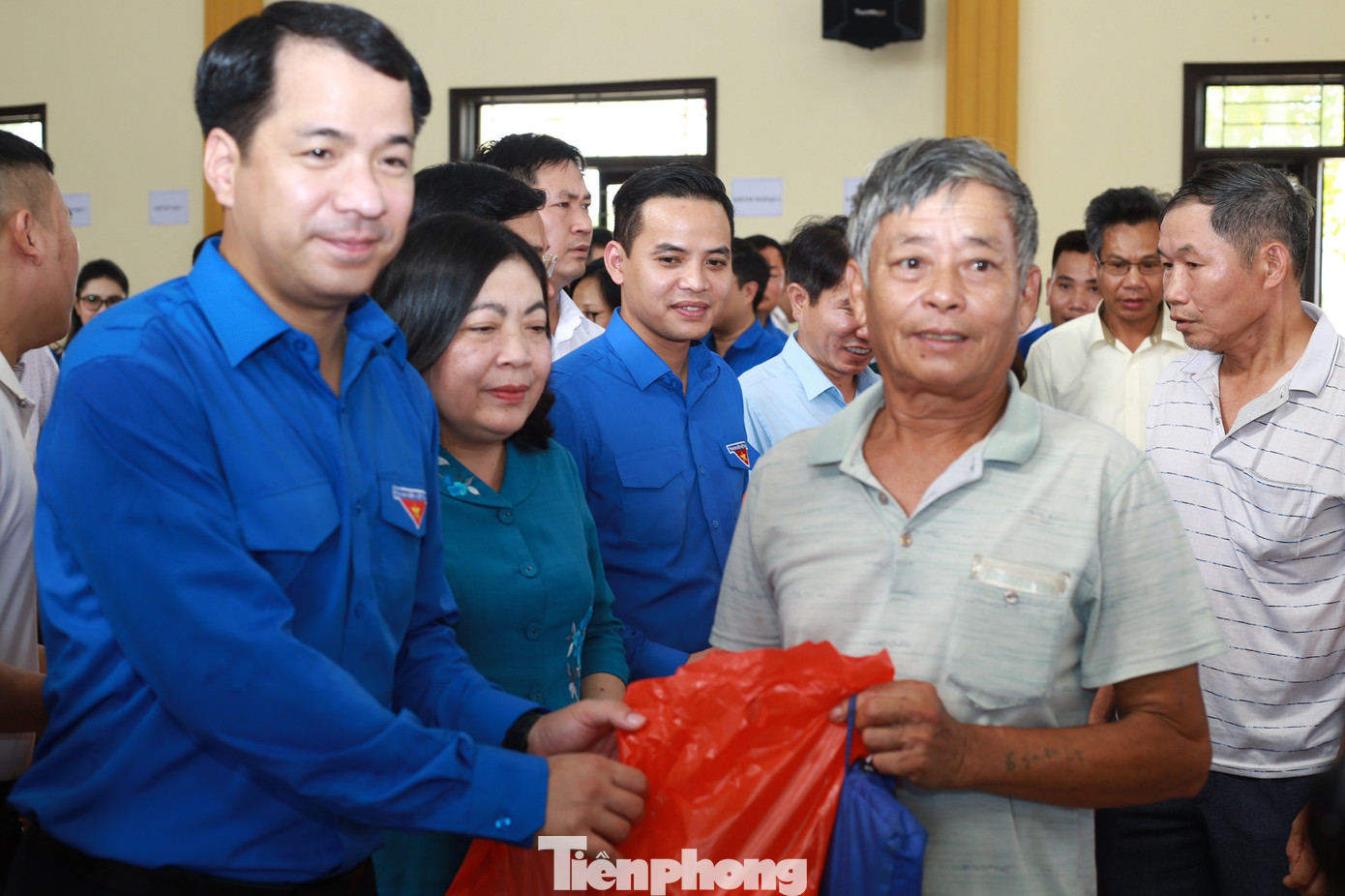 Hoạt động khám bệnh, tư vấn sức khỏe, cấp phát thuốc miễn phí cho 300 đối tượng chính sách của Đoàn Thanh niên Bệnh viện Bạch Mai và các cơ quan, đơn vị. Ảnh: C.Linh Hoạt động khám bệnh, tư vấn sức khỏe, cấp phát thuốc miễn phí cho 300 đối tượng chính sách của Đoàn Thanh niên Bệnh viện Bạch Mai và các cơ quan, đơn vị. Ảnh: C.Linh