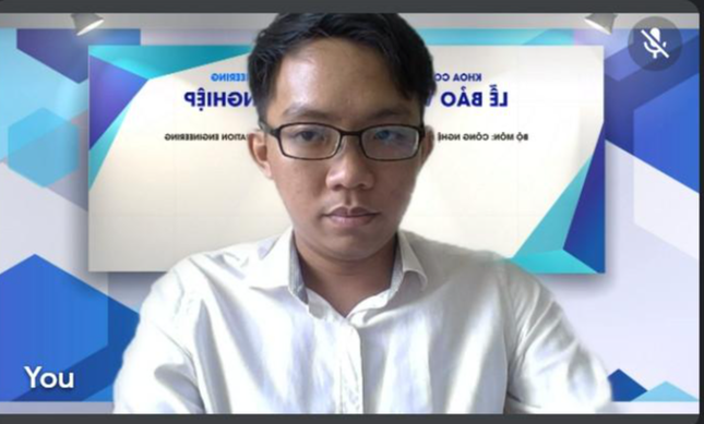 Ngô Tấn Hoàng Khoa bảo vệ luận văn tốt nghiệp trong khi đang tham gia tình nguyện. Ngô Tấn Hoàng Khoa bảo vệ luận văn tốt nghiệp trong khi đang tham gia tình nguyện.