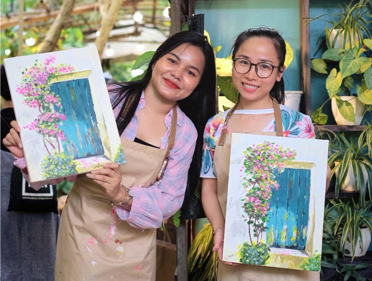 Lai thích gần gũi thiên nhiên và tìm đến các sở thích mới để chữa lành. Ảnh: NVCC