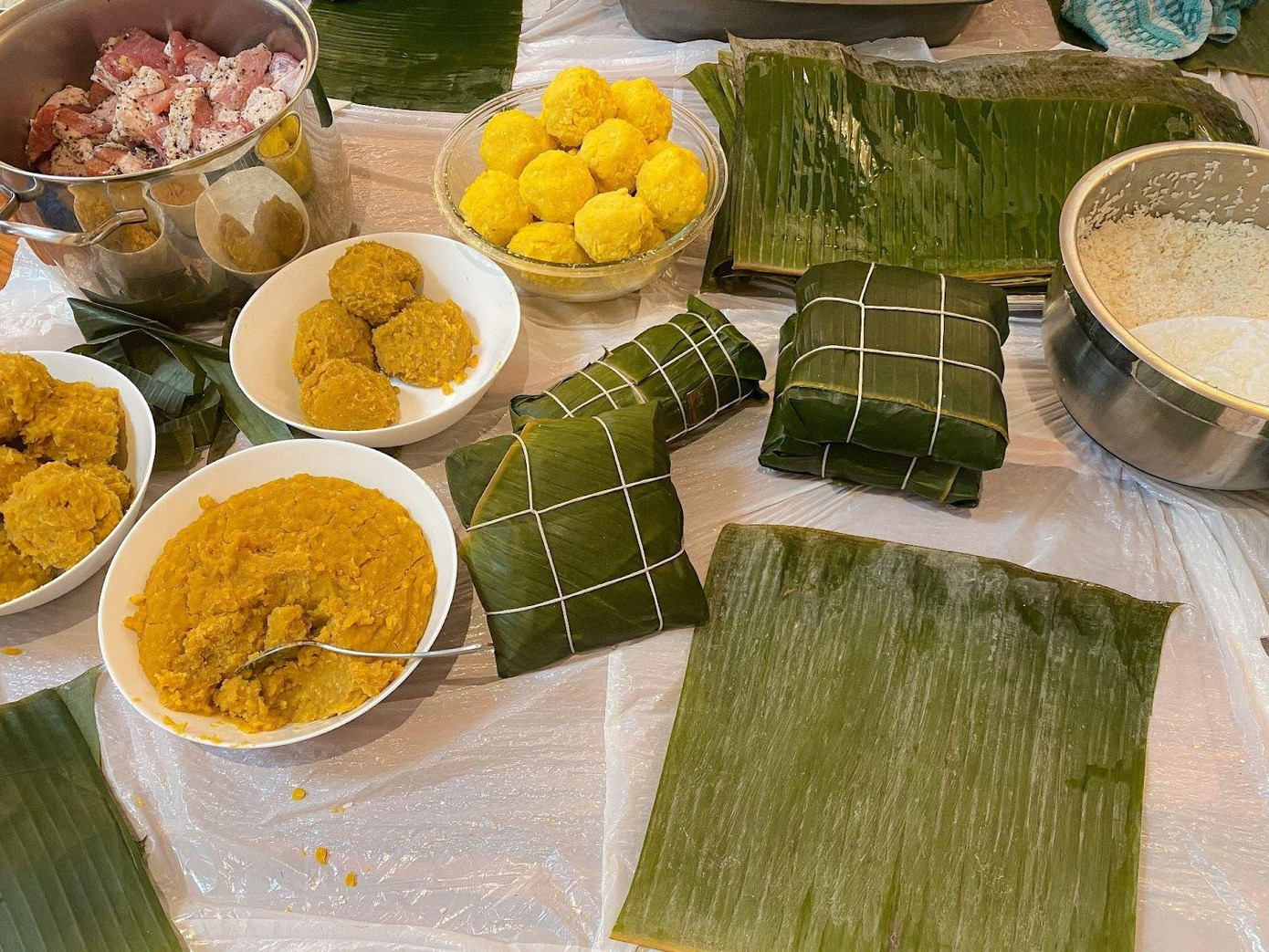 Những nguyên liệu mà Trang đã chuẩn bị để dạy các bạn gói bánh chưng truyền thống. Ảnh: NVCC Những nguyên liệu mà Trang đã chuẩn bị để dạy các bạn gói bánh chưng truyền thống. Ảnh: NVCC