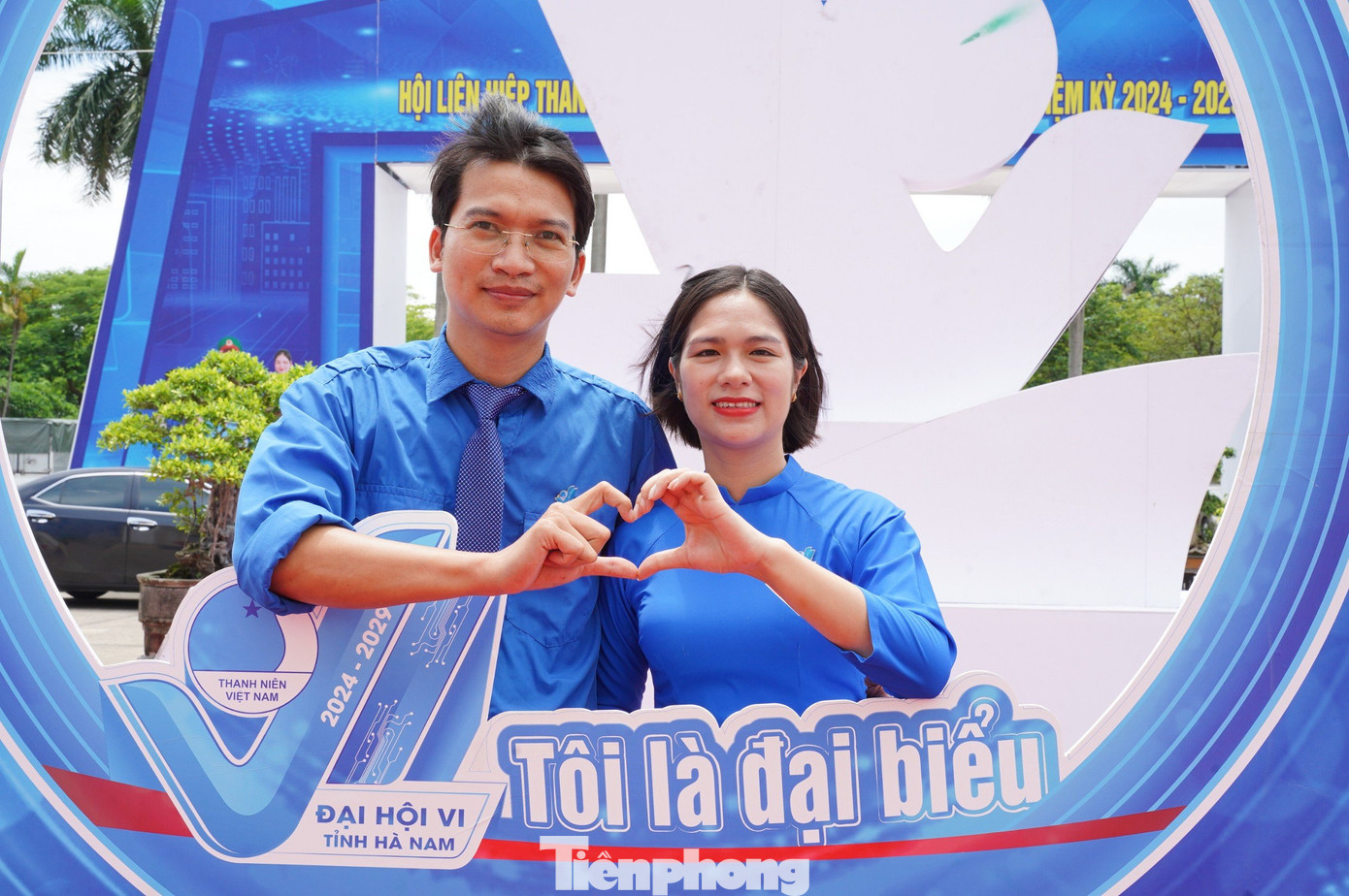 Vợ chồng anh Đoàn và chị Hằng đã cùng nhau đi dự 2 lần Đại hội Đoàn và năm nay là Đại hội Hội LHTN Việt Nam tỉnh Hà Nam. Vợ chồng anh Đoàn và chị Hằng đã cùng nhau đi dự 2 lần Đại hội Đoàn và năm nay là Đại hội Hội LHTN Việt Nam tỉnh Hà Nam.