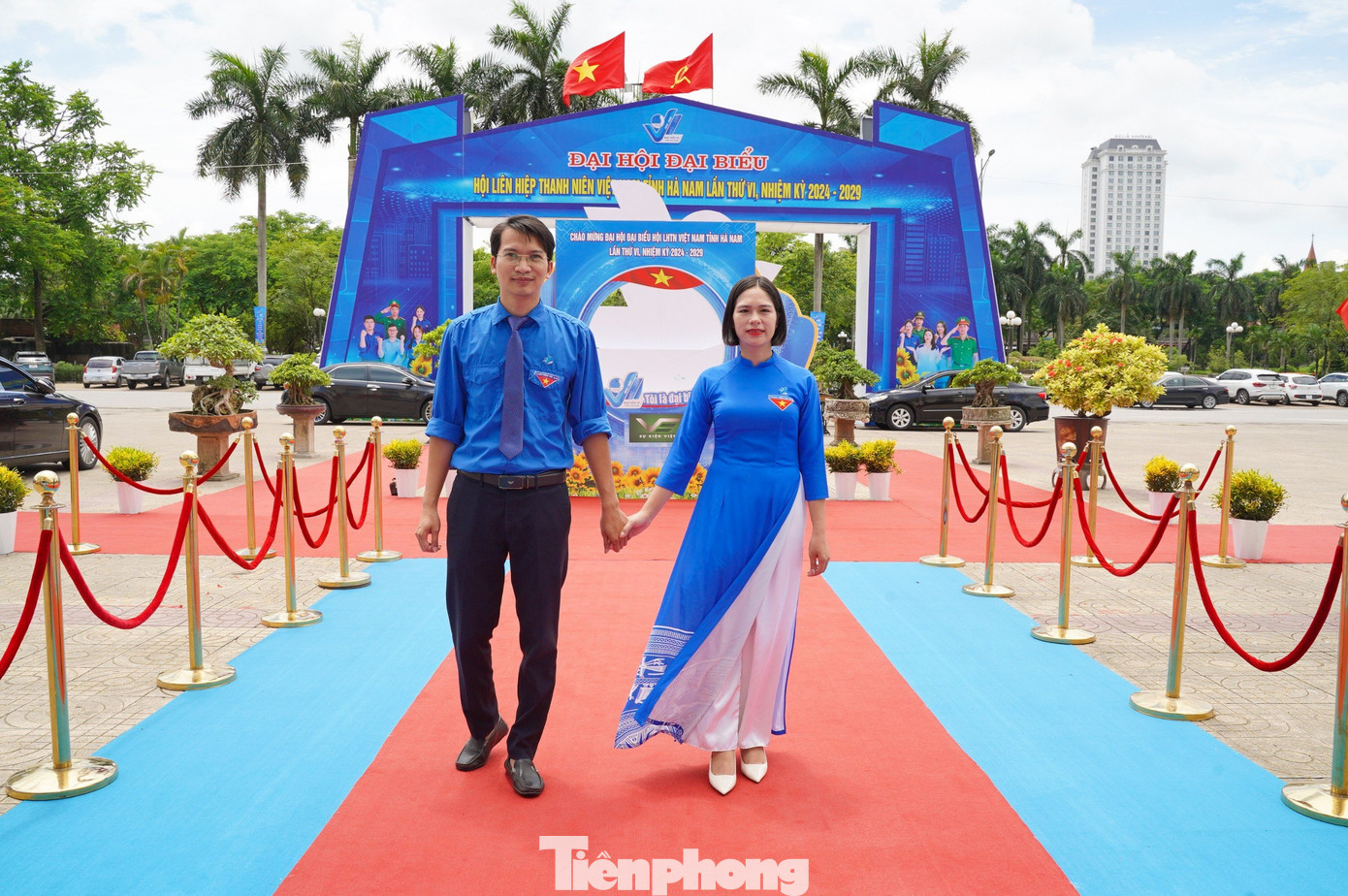 Vợ chồng anh Đoàn và chị Hằng đã cùng nhau đi dự 2 lần Đại hội Đoàn và năm nay là Đại hội Hội LHTN Việt Nam tỉnh Hà Nam. Vợ chồng anh Đoàn và chị Hằng đã cùng nhau đi dự 2 lần Đại hội Đoàn và năm nay là Đại hội Hội LHTN Việt Nam tỉnh Hà Nam.