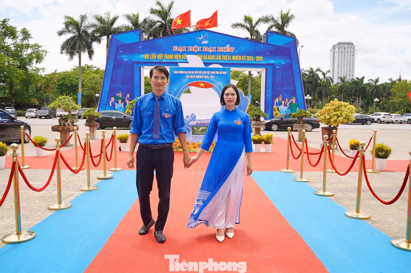 Vợ chồng anh Đoàn và chị Hằng đã cùng nhau đi dự 2 lần Đại hội Đoàn và năm nay là Đại hội Hội LHTN Việt Nam tỉnh Hà Nam. Vợ chồng anh Đoàn và chị Hằng đã cùng nhau đi dự 2 lần Đại hội Đoàn và năm nay là Đại hội Hội LHTN Việt Nam tỉnh Hà Nam.