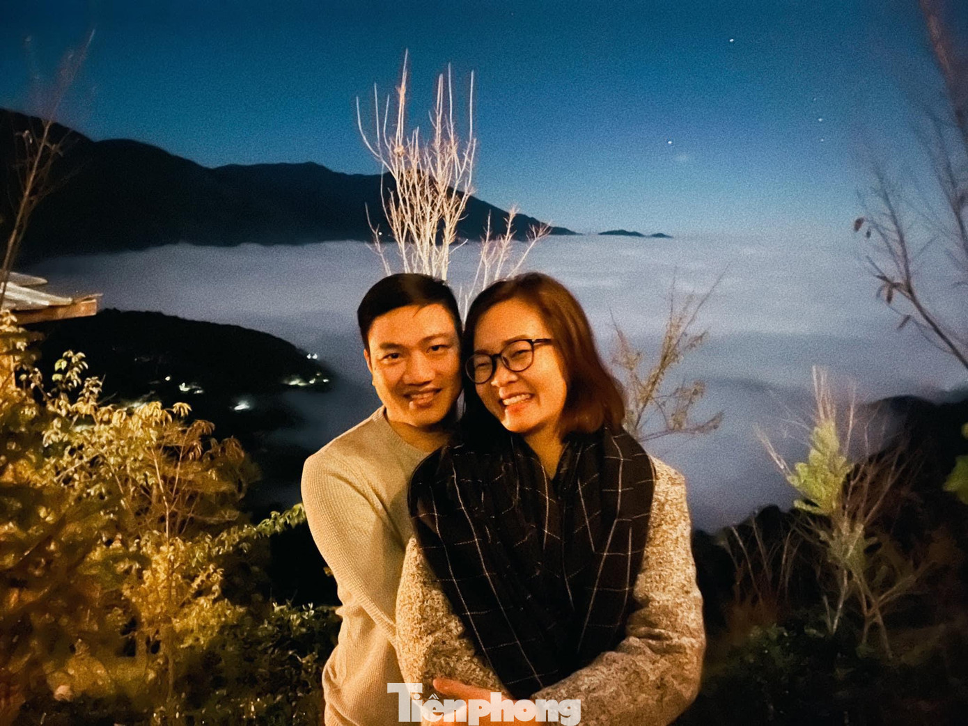 Cặp đôi lưu giữ khoảng khắc giữa không gian huyền ảo.