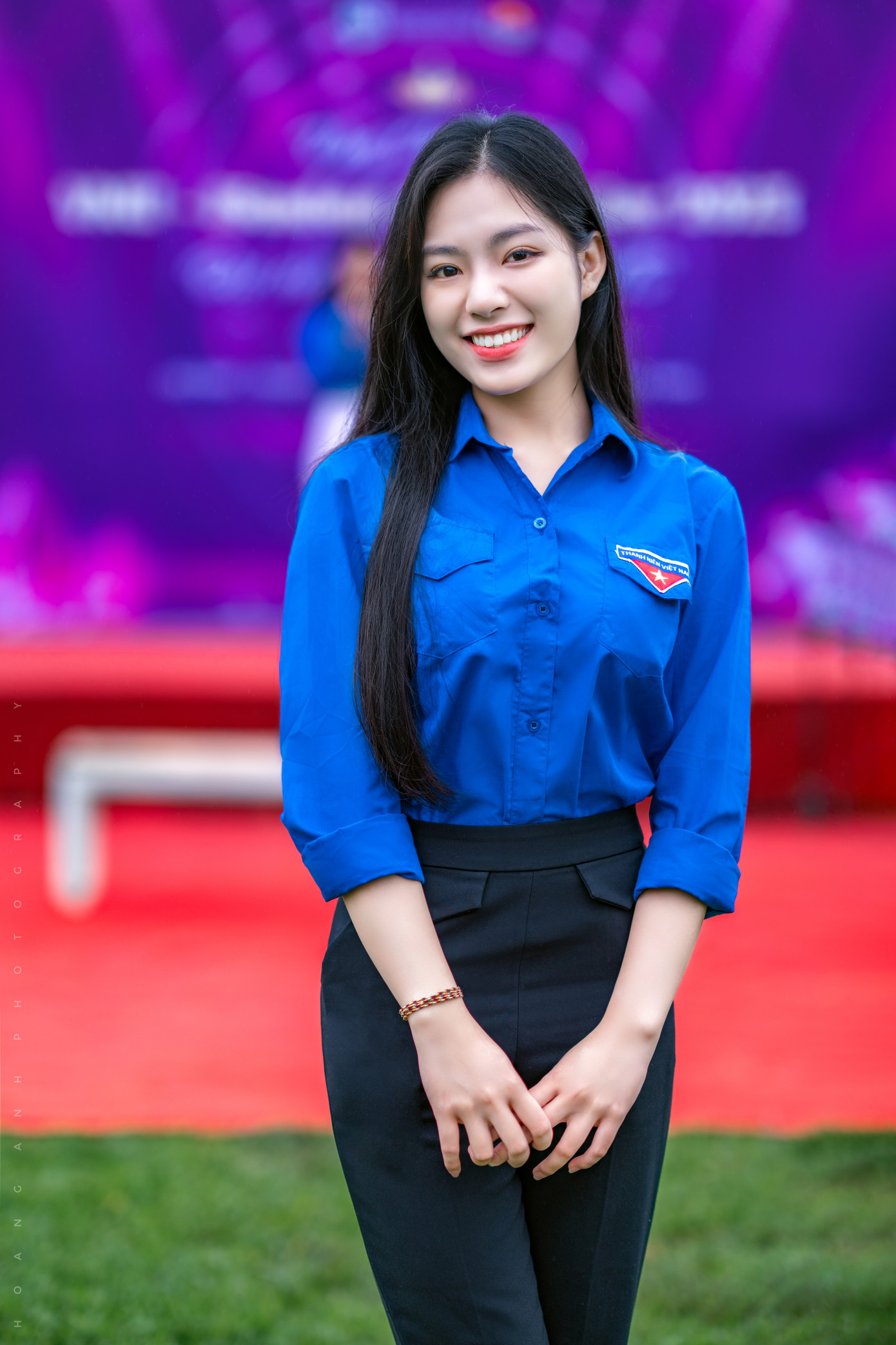 Bộ ảnh mặc áo Đoàn của Yến Linh được anh Dương Hoàng Anh (Họa sĩ thiết kế đồ họa đang công tác tại Đại học Bách khoa Hà Nội) ghi lại để lưu giữ khoảnh khắc thanh xuân đẹp, đầy ý nghĩa.