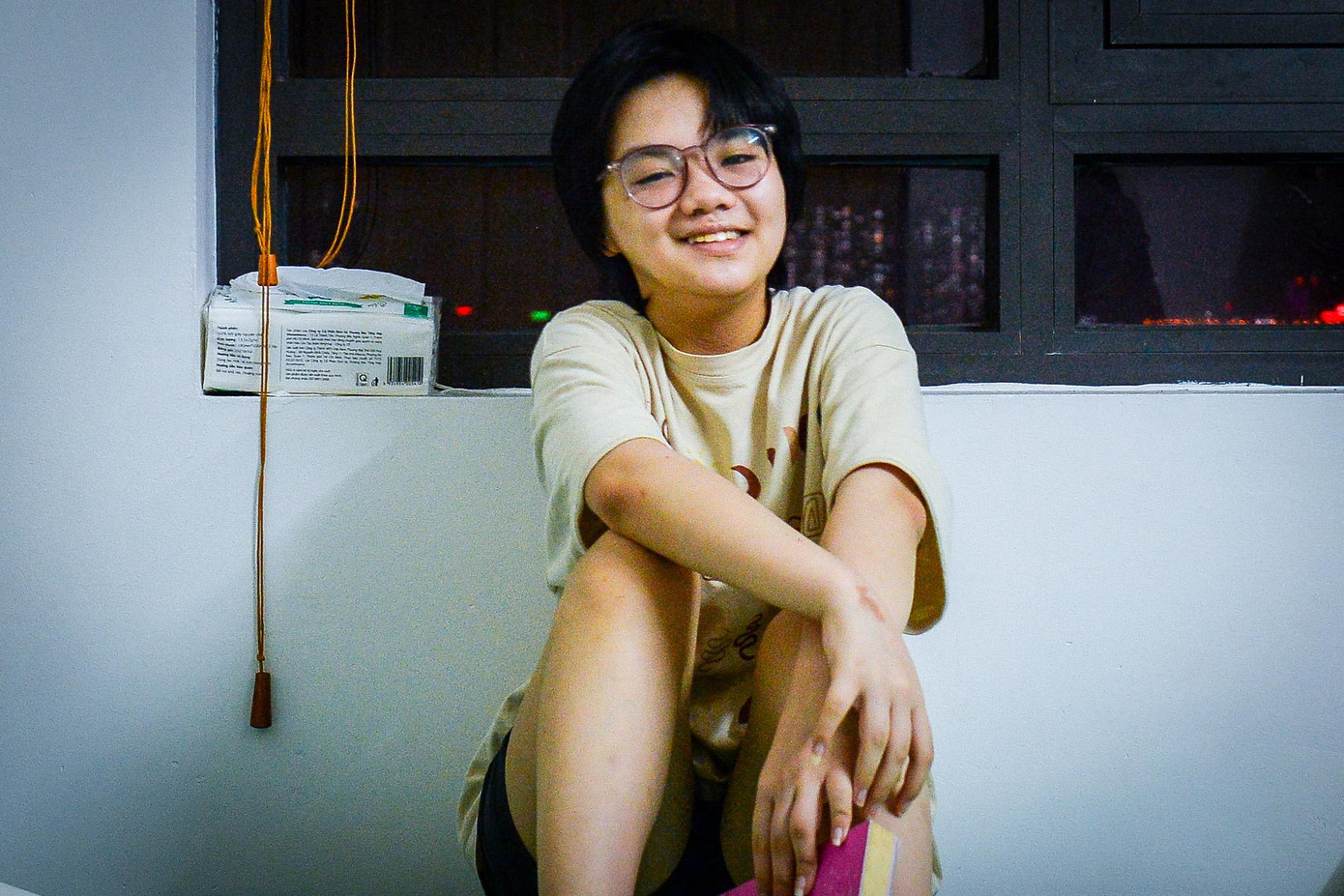 Trông Minh Anh có vẻ trưởng thành hơn bạn bè đồng trang lứa bởi em đang phải trải qua biến cố lớn nhất của cuộc đời khi mới 14 tuổi.