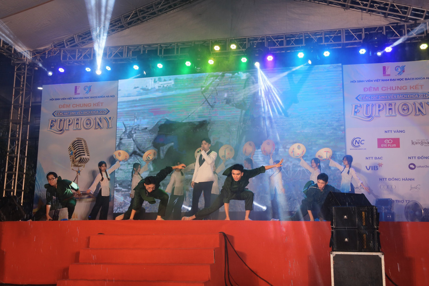 Màn biểu diễn ấn tượng của các thí sinh.