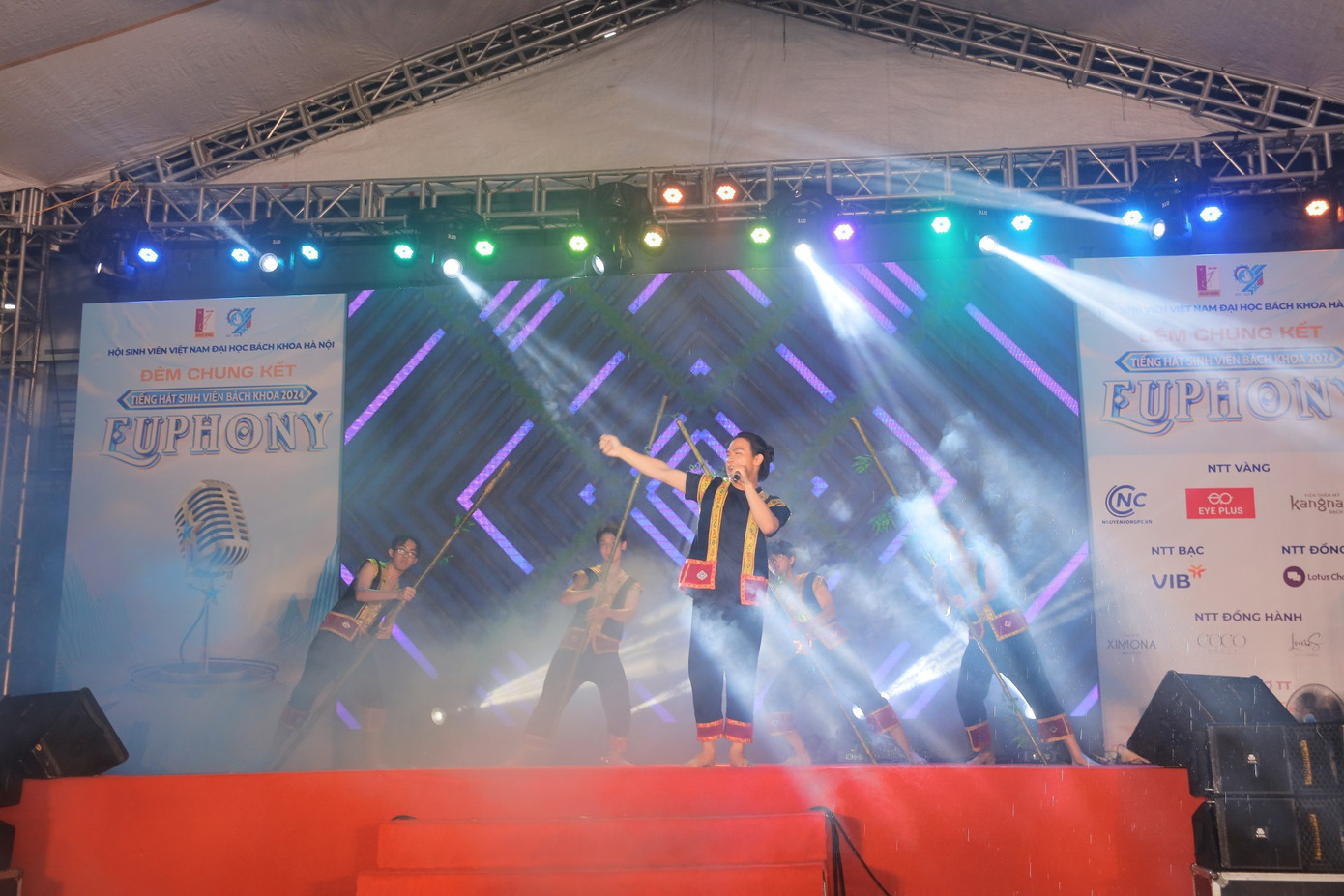 Màn biểu diễn ấn tượng của các thí sinh.