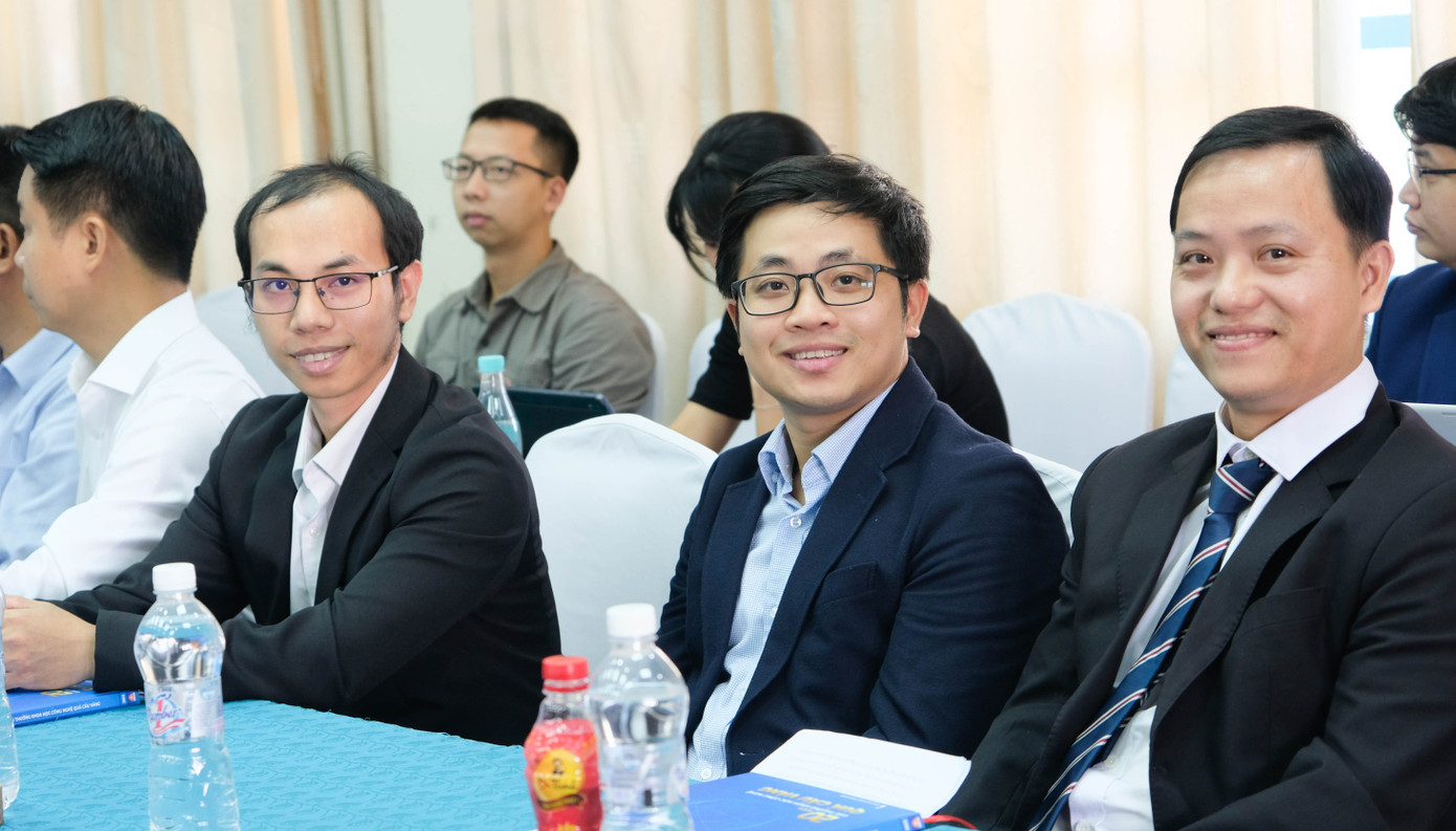 Toàn cảnh tọa đàm và các đại biểu tham dự tọa đàm. Ảnh: Châu Linh Toàn cảnh tọa đàm và các đại biểu tham dự tọa đàm. Ảnh: Châu Linh