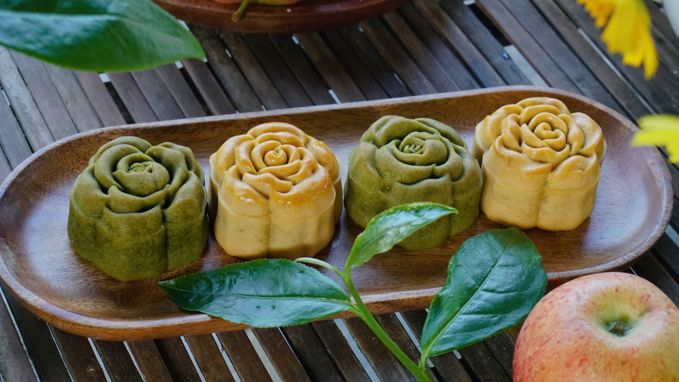 Thành quả sau một ngày nhào nặn, nướng bánh của chị Yến cùng con trai nhỏ.