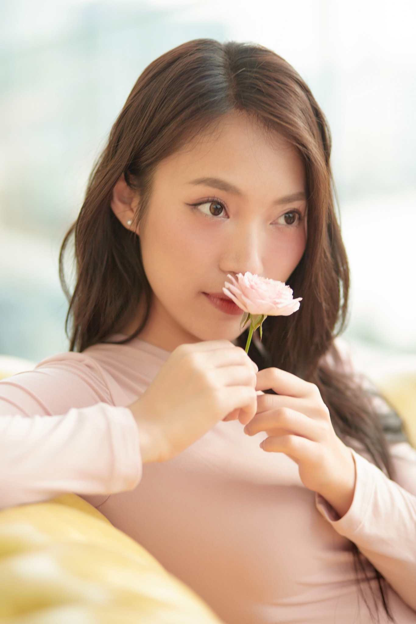 Hiện Vy đang làm MC chương trình Đường lên đỉnh Olympia.