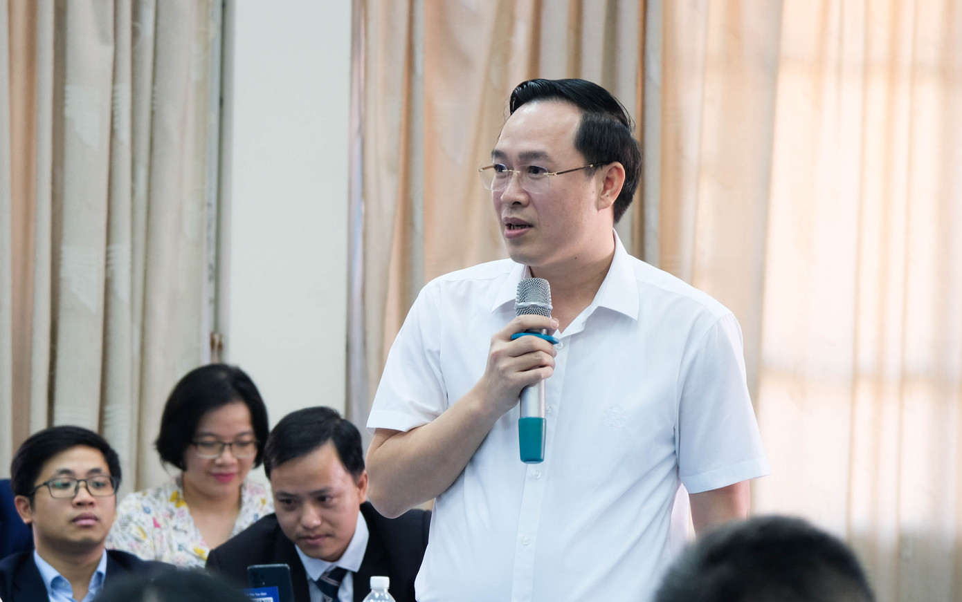 TS. Trần Quang Tuấn, Phó Cục trưởng Cục năng lượng nguyên tử - Bộ KH&CN (QCV 2009, bên trái ảnh) và TS. BS. Đỗ Xuân Hai, Chủ nhiệm Bộ môn Phẫu thuật thực hành, thực nghiệm Phó giám đốc Trung tâm đào tạo kỹ năng y khoa - Học viện Quân y (QCV 2012, bên phải ảnh) tham luận tại chương trình. Ảnh: Châu Linh TS. Trần Quang Tuấn, Phó Cục trưởng Cục năng lượng nguyên tử - Bộ KH&CN (QCV 2009, bên trái ảnh) và TS. BS. Đỗ Xuân Hai, Chủ nhiệm Bộ môn Phẫu thuật thực hành, thực nghiệm Phó giám đốc Trung tâm đào tạo kỹ năng y khoa - Học viện Quân y (QCV 2012, bên phải ảnh) tham luận tại chương trình. Ảnh: Châu Linh