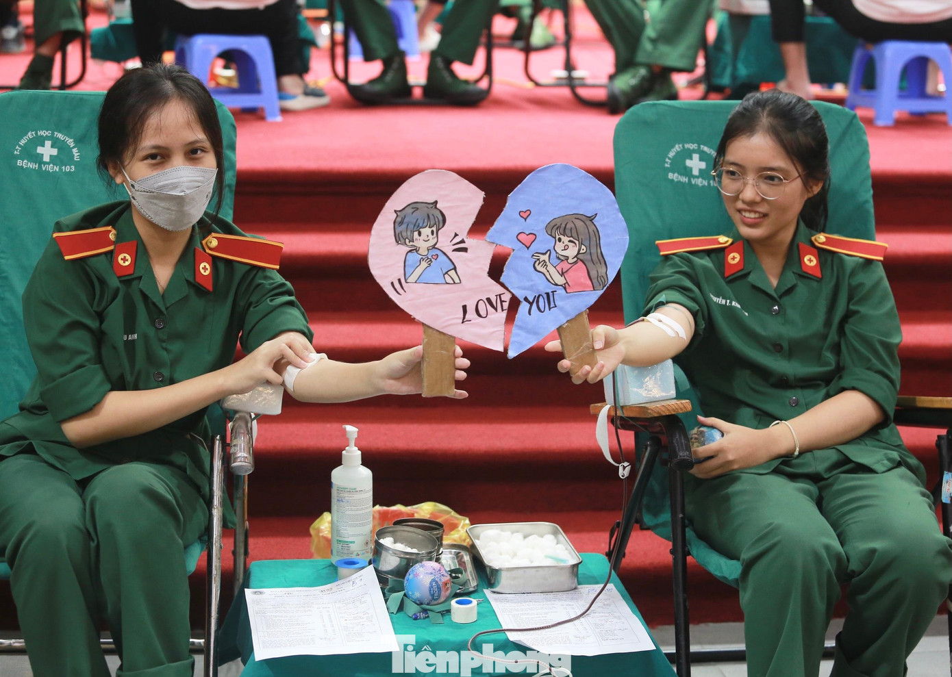 Trước đó, ban tổ chức đã tích cực tuyên truyền vận động sâu rộng trong cán bộ, đoàn viên thanh niên về mục đích, ý nghĩa cao đẹp của việc hiến máu cứu người để thúc đẩy tinh thần tự nguyện đăng ký hiến máu của các học viên. Trước đó, ban tổ chức đã tích cực tuyên truyền vận động sâu rộng trong cán bộ, đoàn viên thanh niên về mục đích, ý nghĩa cao đẹp của việc hiến máu cứu người để thúc đẩy tinh thần tự nguyện đăng ký hiến máu của các học viên.