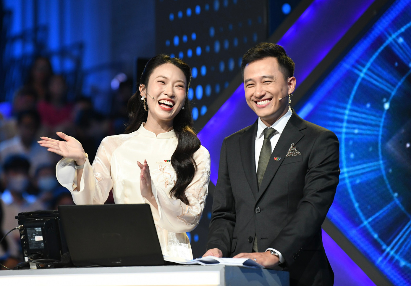 Khánh Vy cho rằng, thành công và hạnh phúc là hai khái niệm mang tính thời điểm, có những thời điểm nghĩ mình làm được, nhưng có thời điểm không làm được. Khi có những biến cố không lường trước, Vy luôn cố gắng sửa những gì trong tầm kiểm soát. Cô quan niệm, mọi thứ đến với mình như một bài học để tốt hơn, qua bài học này sẽ đến với bài học khác.