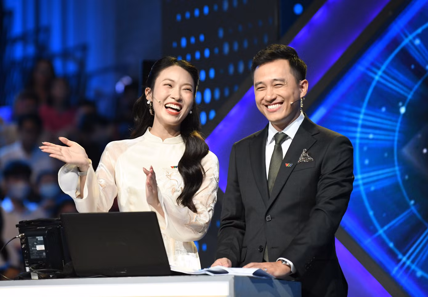Khánh Vy cho rằng, thành công và hạnh phúc là hai khái niệm mang tính thời điểm, có những thời điểm nghĩ mình làm được, nhưng có thời điểm không làm được. Khi có những biến cố không lường trước, Vy luôn cố gắng sửa những gì trong tầm kiểm soát. Cô quan niệm, mọi thứ đến với mình như một bài học để tốt hơn, qua bài học này sẽ đến với bài học khác. Khánh Vy cho rằng, thành công và hạnh phúc là hai khái niệm mang tính thời điểm, có những thời điểm nghĩ mình làm được, nhưng có thời điểm không làm được. Khi có những biến cố không lường trước, Vy luôn cố gắng sửa những gì trong tầm kiểm soát. Cô quan niệm, mọi thứ đến với mình như một bài học để tốt hơn, qua bài học này sẽ đến với bài học khác.