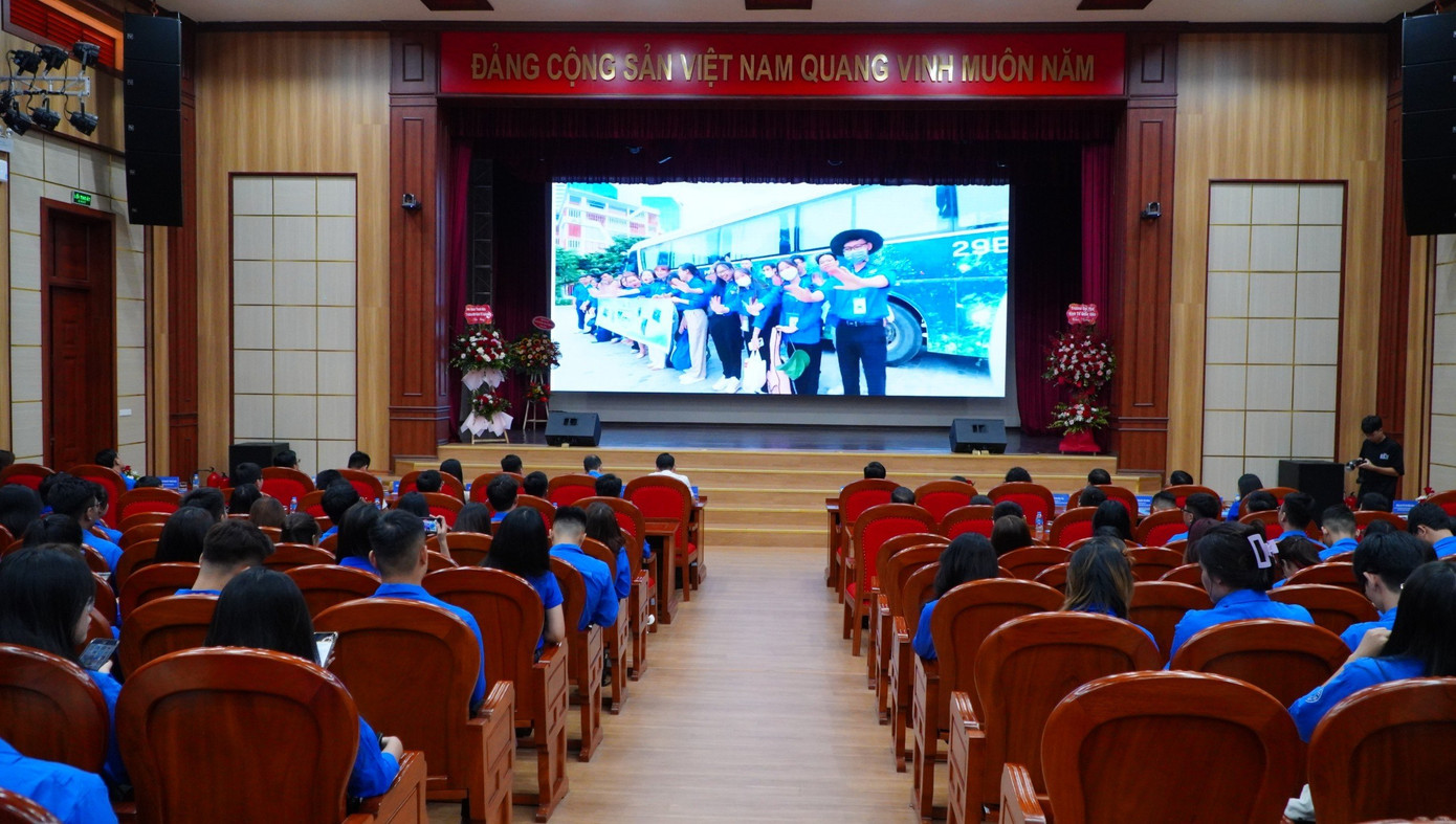 Đại diện các cơ sở Đoàn tham dự hội nghị. Ảnh: Châu Linh