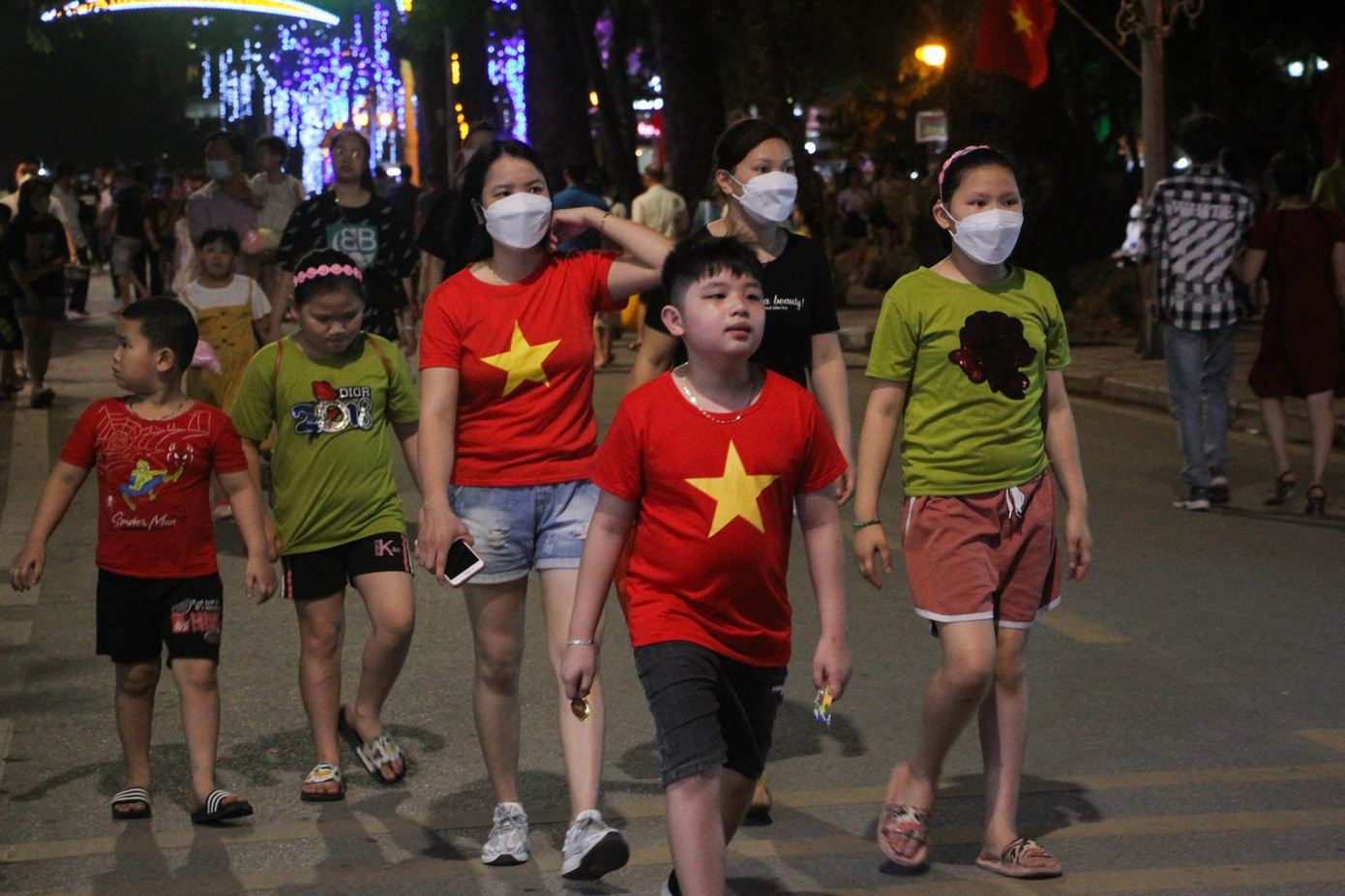 Theo ghi nhận của phóng viên, không gian phố đi bộ thứ 4 của Hà Nội đã thu hút du khách với nhiều hoạt động diễn ra như biểu diễn nghệ thuật đương đại, ca nhạc; triển lãm tranh, ảnh, sinh vật cảnh, giao lưu văn hóa xứ Đoài và các vùng miền…