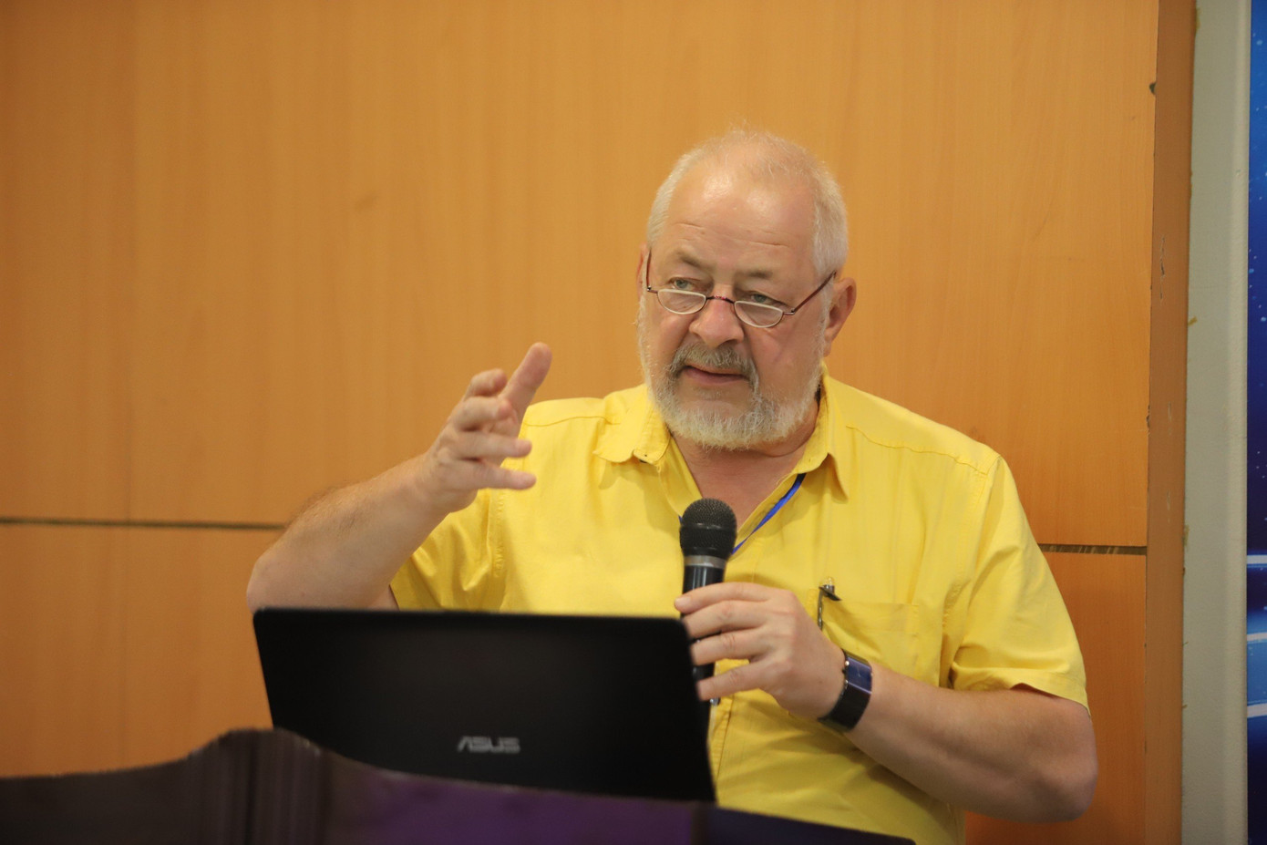 TS Joachim Spangenberg, Chủ tịch danh dự của Viện nghiên cứu châu Âu bền vững (SERI) Đức phát biểu tại Tọa đàm.