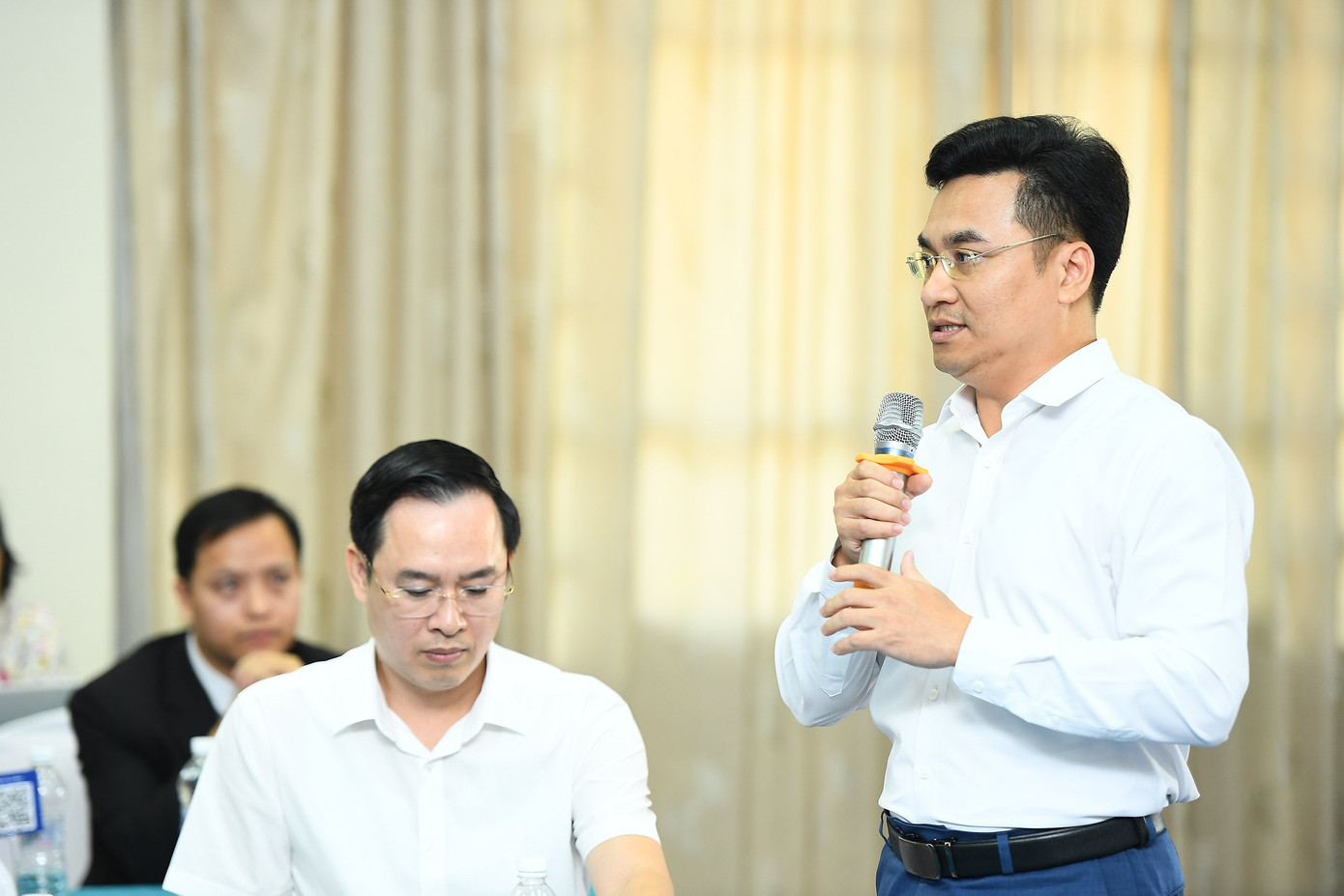 ThS. Nguyễn Đồng Long - Chủ tịch Công đoàn Tổng công ty Dịch vụ Viễn thông VNPT VinaPhone, QCV 2010 chia sẻ tại chương trình. ThS. Nguyễn Đồng Long - Chủ tịch Công đoàn Tổng công ty Dịch vụ Viễn thông VNPT VinaPhone, QCV 2010 chia sẻ tại chương trình.