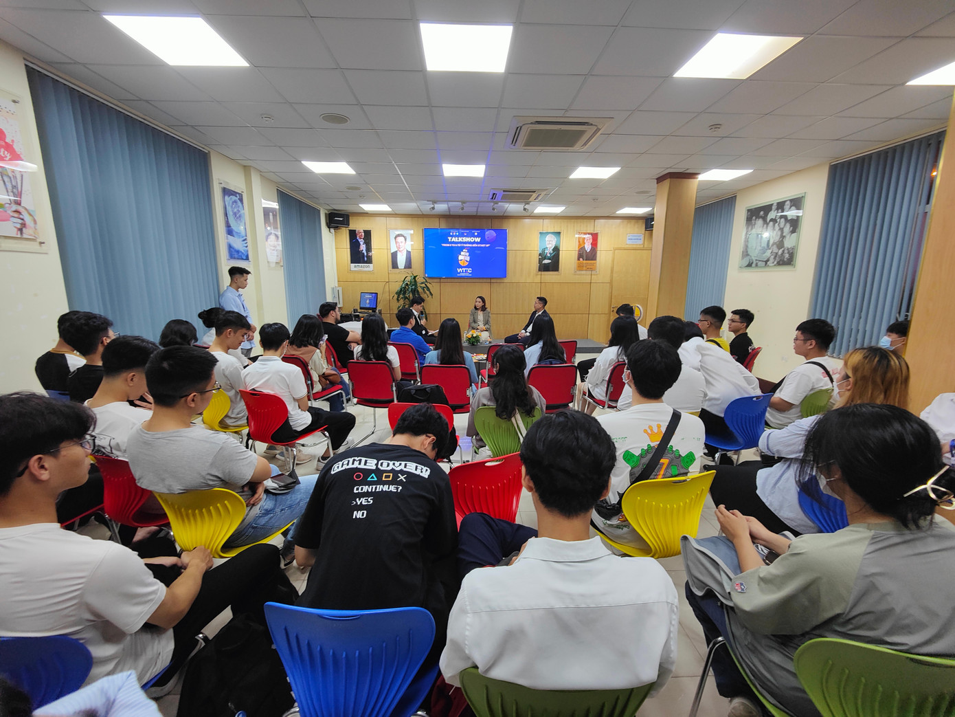 Talk show "Từ ý tưởng đến khởi nghiệp" diễn ra tối ngày 8/10. Talk show "Từ ý tưởng đến khởi nghiệp" diễn ra tối ngày 8/10.