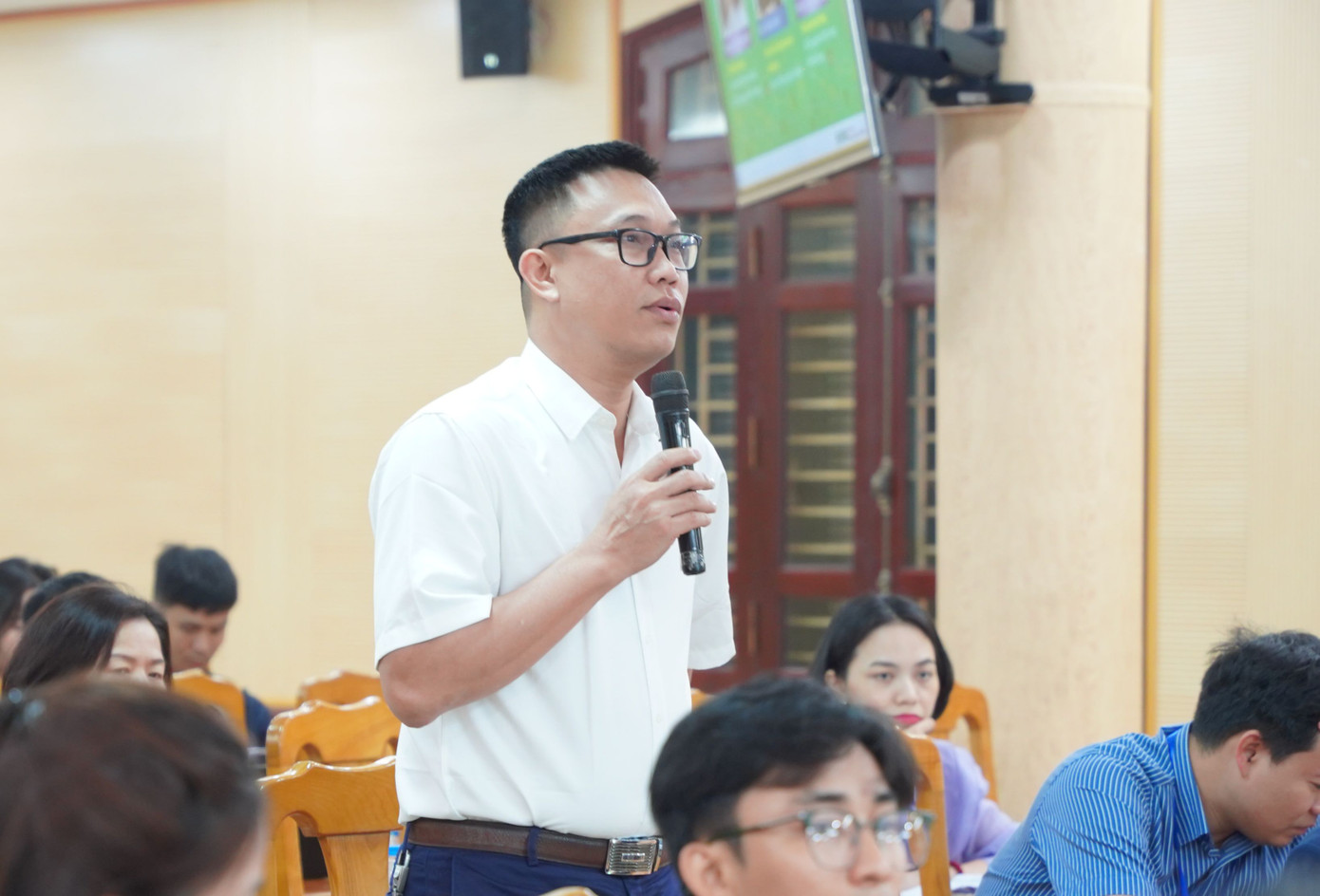 Các nhà khoa học báo cáo, trao đổi tại hội thảo. Các nhà khoa học báo cáo, trao đổi tại hội thảo.