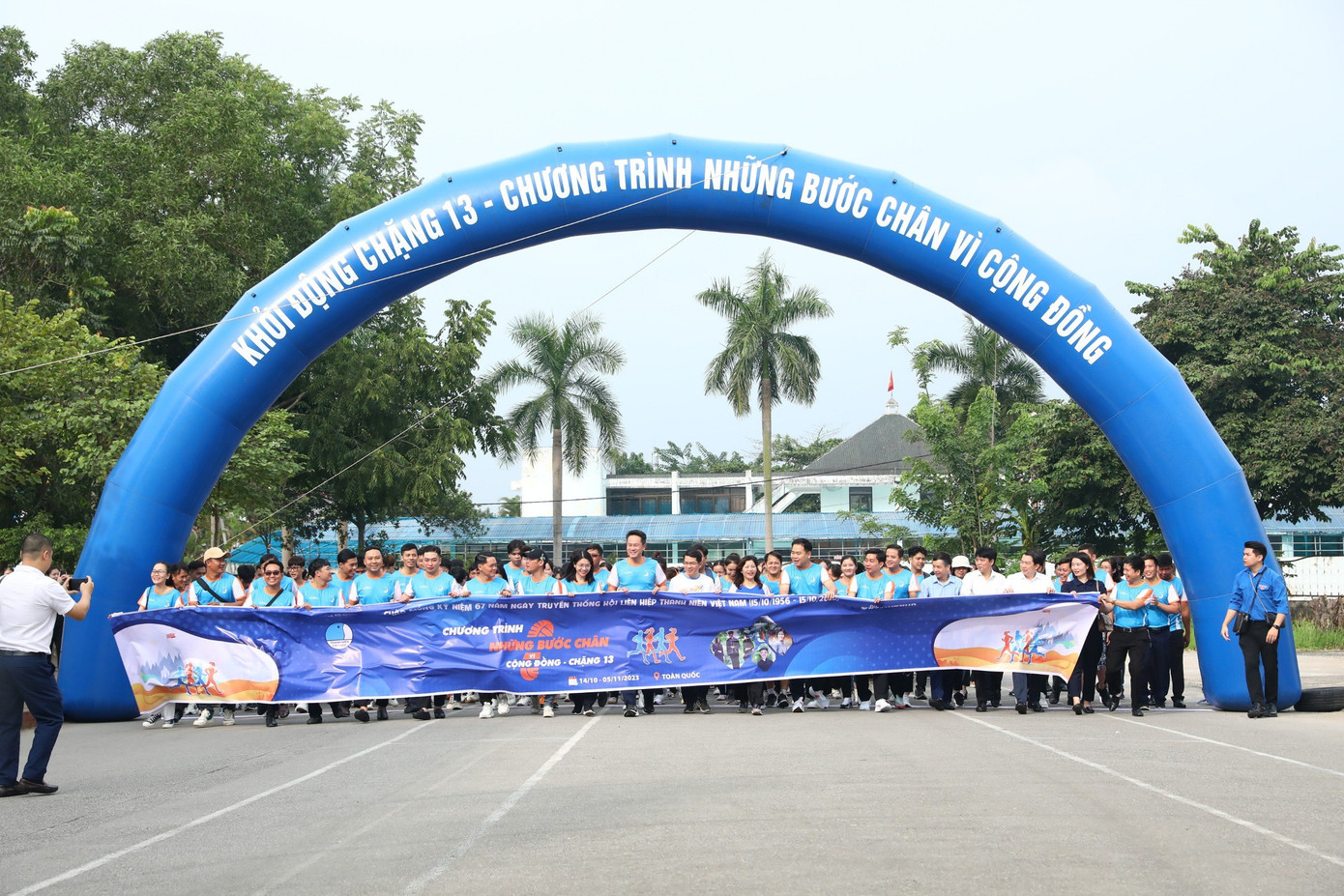 Chương trình Những bước chân vì cộng đồng được triển khai trên quy mô toàn quốc nhằm đẩy mạnh phong trào “10.000 bước mỗi ngày”. Chương trình Những bước chân vì cộng đồng được triển khai trên quy mô toàn quốc nhằm đẩy mạnh phong trào “10.000 bước mỗi ngày”.