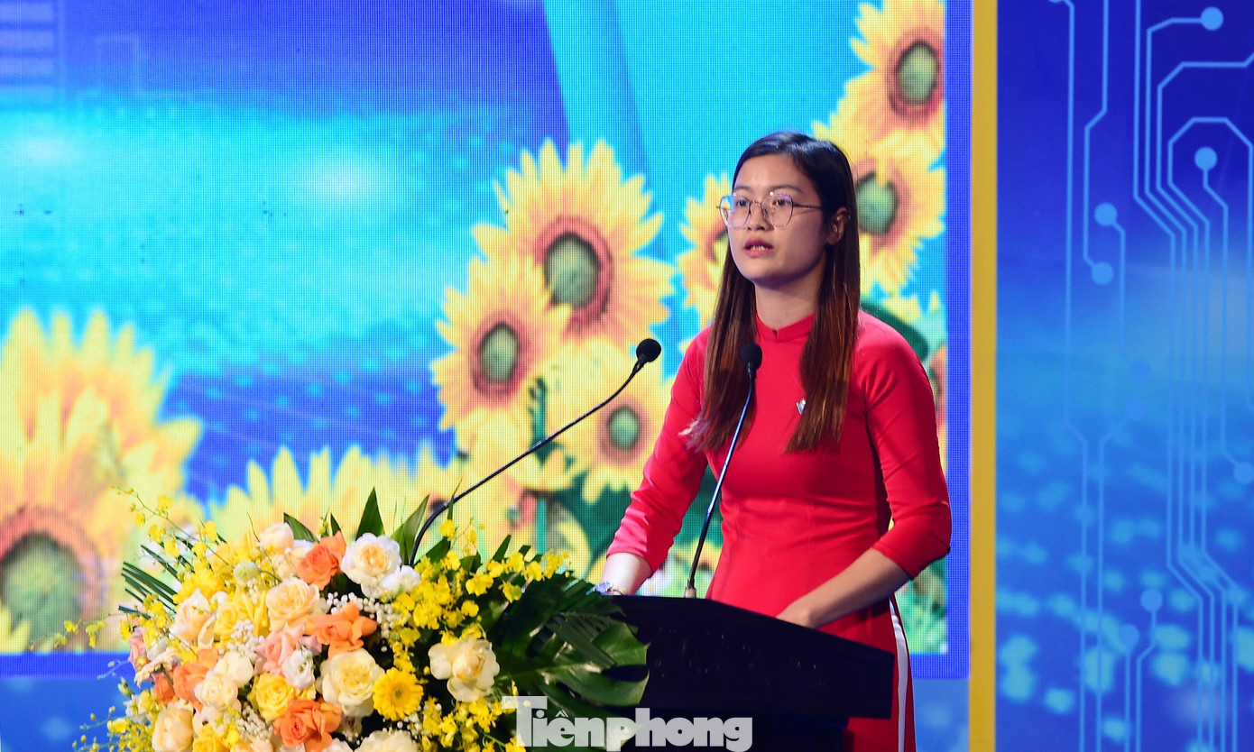 Chị Nguyễn Thị Lợi - Chủ tịch Hội LHTN Việt Nam phường Tiên Nội (TX Duy Tiên, Hà Nam) chia sẻ tại diễn đàn.