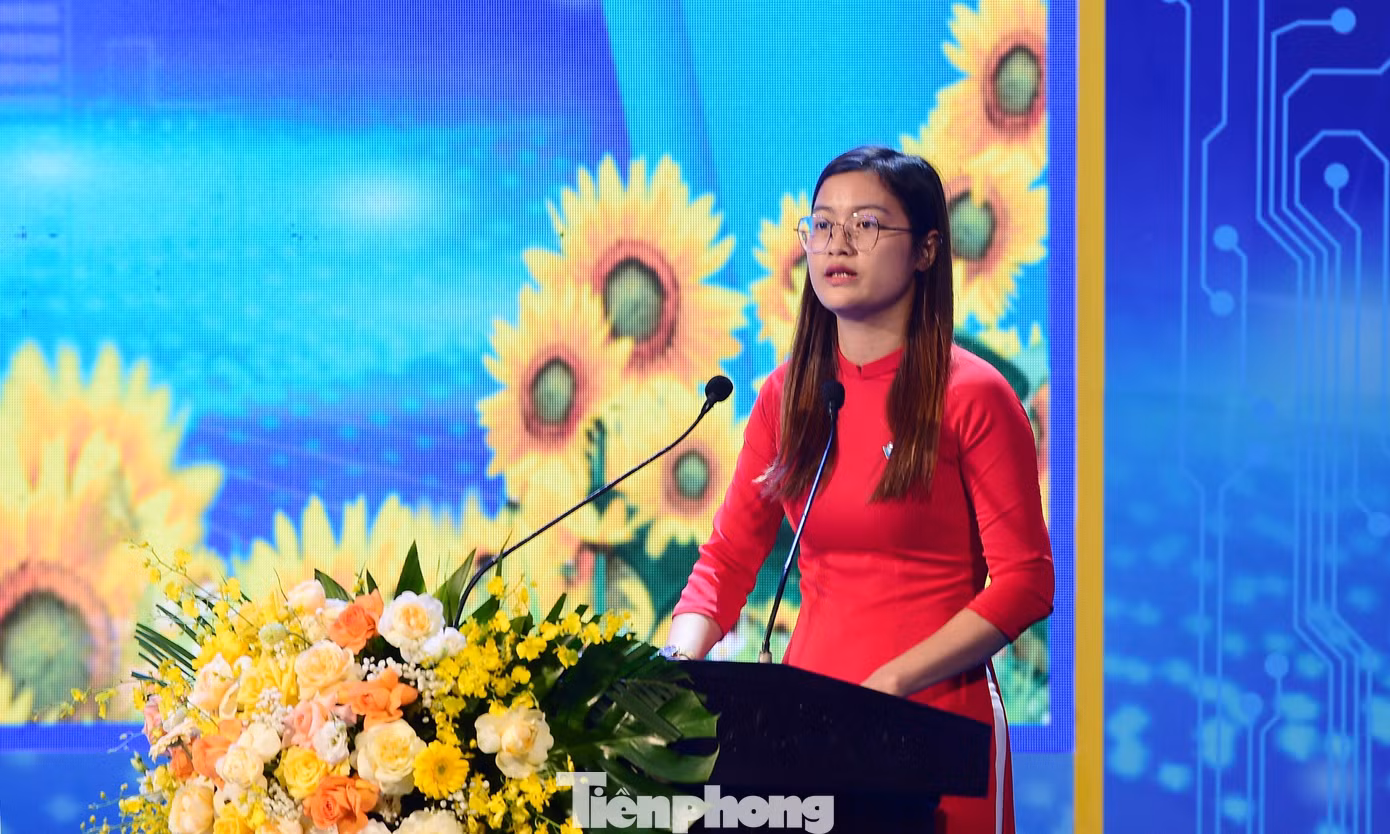 Chị Nguyễn Thị Lợi - Chủ tịch Hội LHTN Việt Nam phường Tiên Nội (TX Duy Tiên, Hà Nam) chia sẻ tại diễn đàn.