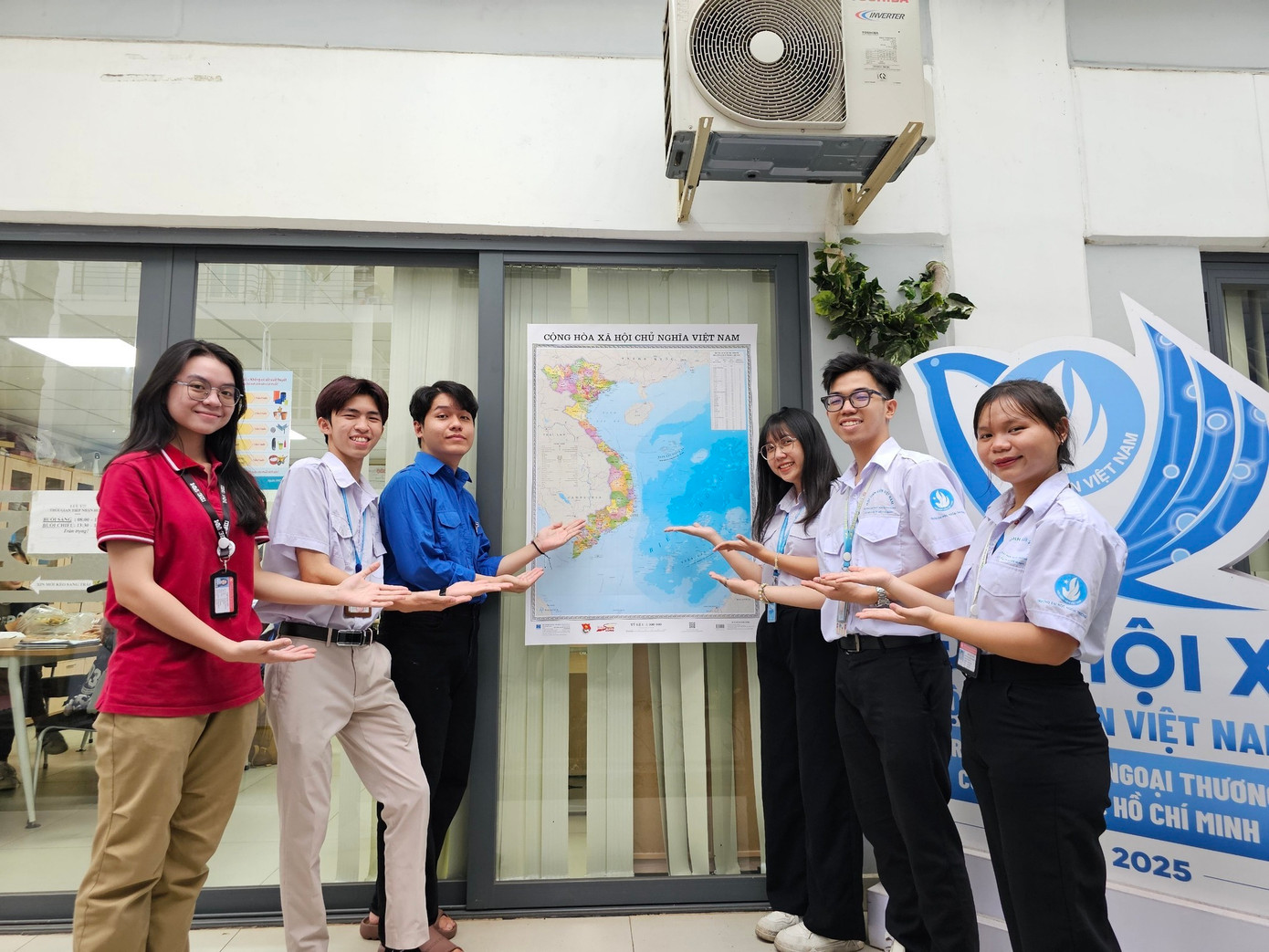 Đoàn Thanh niên, Hội Sinh viên Trường Đại học Ngoại thương cơ sở II tại TP.HCM hưởng ứng Cuộc vận động "Tự hào một dải non sông".