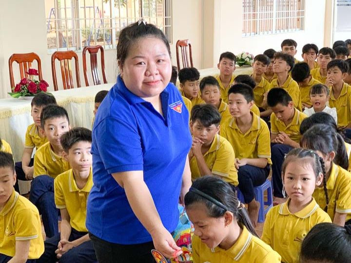 Th.S Võ Tuyết Ngân hiện là Uỷ viên BCH Tỉnh Đoàn Cà Mau, Bí thư Đoàn trường Cao đẳng Cộng đồng Cà Mau.