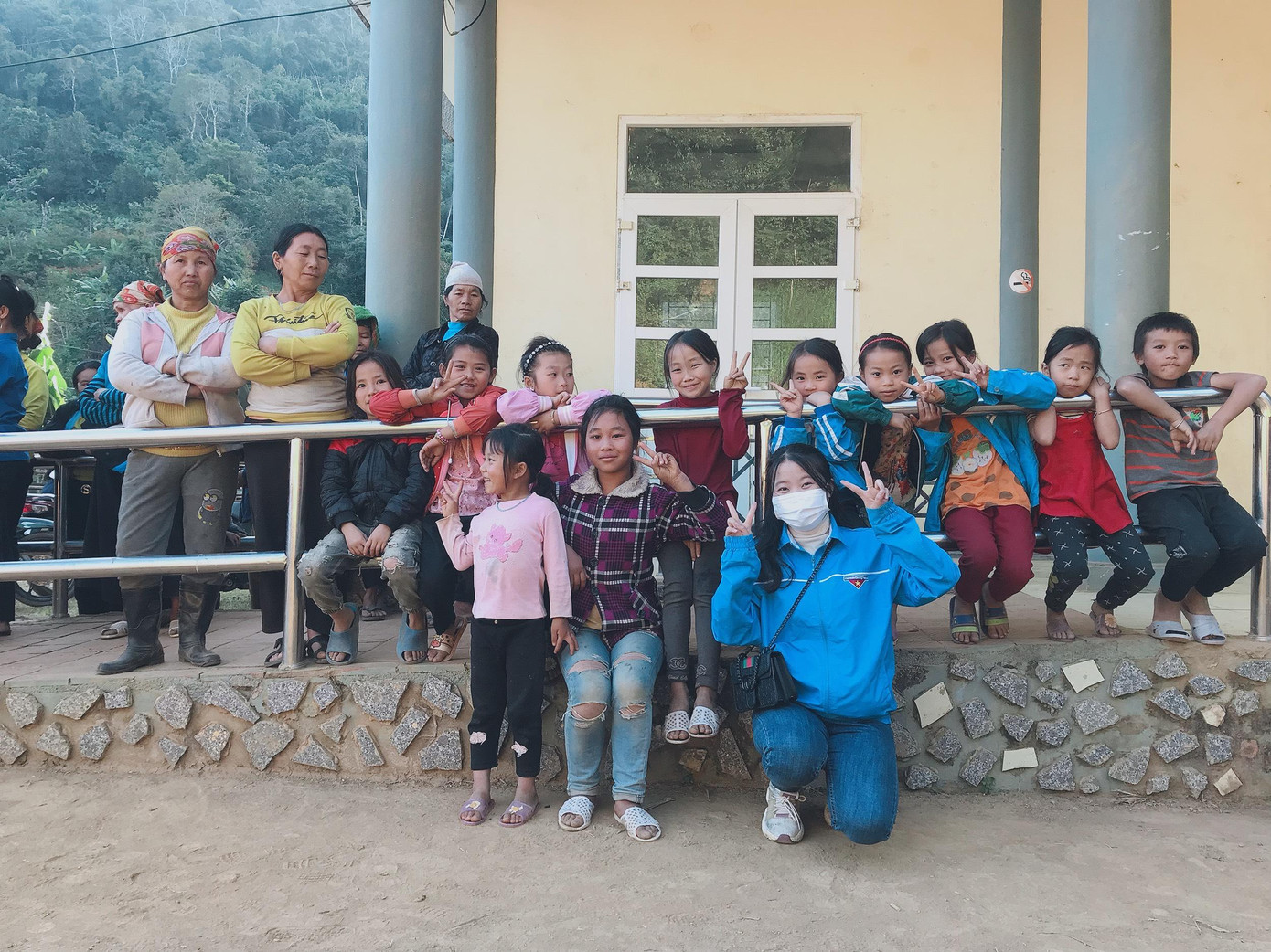 Bình là cô gái say mê thiện nguyện Bình là cô gái say mê thiện nguyện