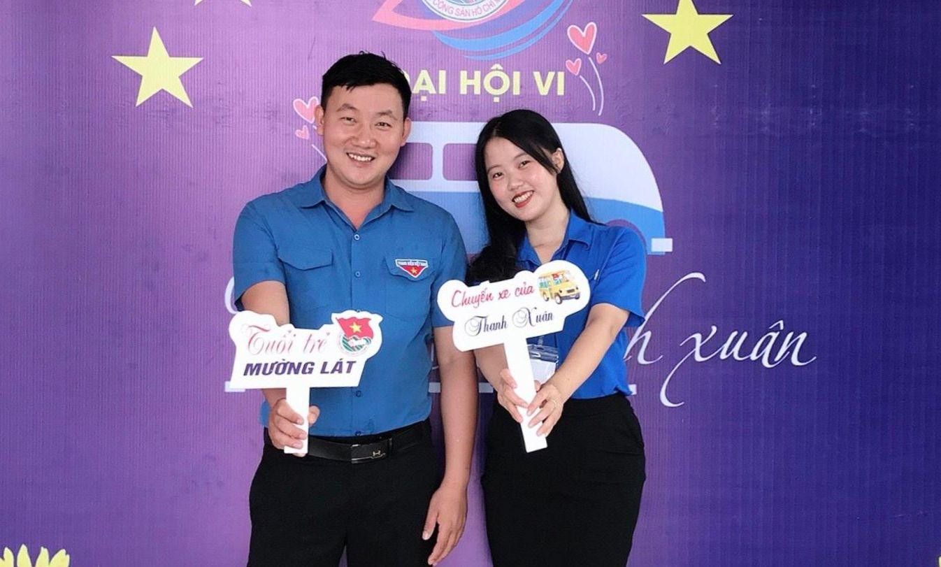 Lộ và Bình tham dự Đại hội Đoàn TNCS Hồ Chí Minh huyện Mường Lát, tỉnh Thanh Hóa. Lộ và Bình tham dự Đại hội Đoàn TNCS Hồ Chí Minh huyện Mường Lát, tỉnh Thanh Hóa.