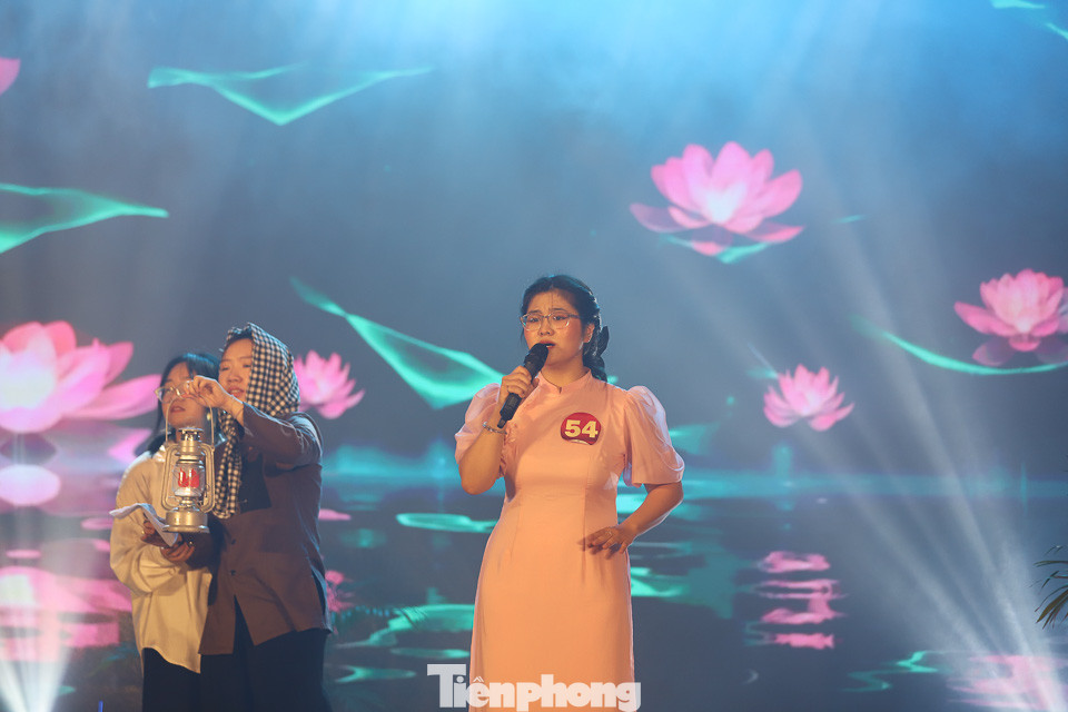 Nhiều tiết mục thể hiện tình yêu quê hương, đất nước cũng được sinh viên lựa chọn dự thi đêm chung kết.