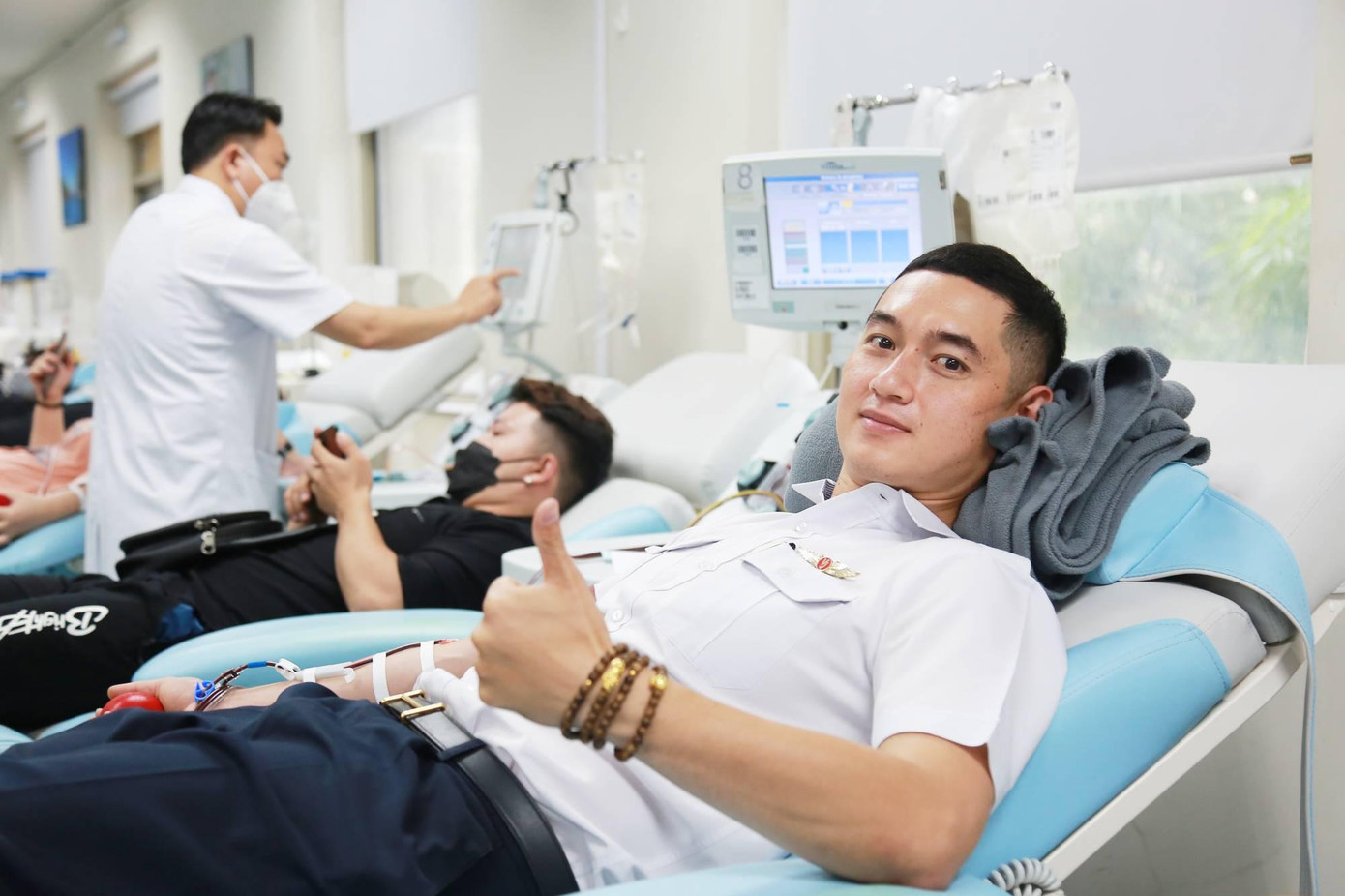 Hành động của anh Nam đã góp phần lan tỏa tinh thần hiến máu nhân đạo đến đồng nghiệp nói riêng và các bạn trẻ nói chung. Ảnh: Ban truyền thông VHH.