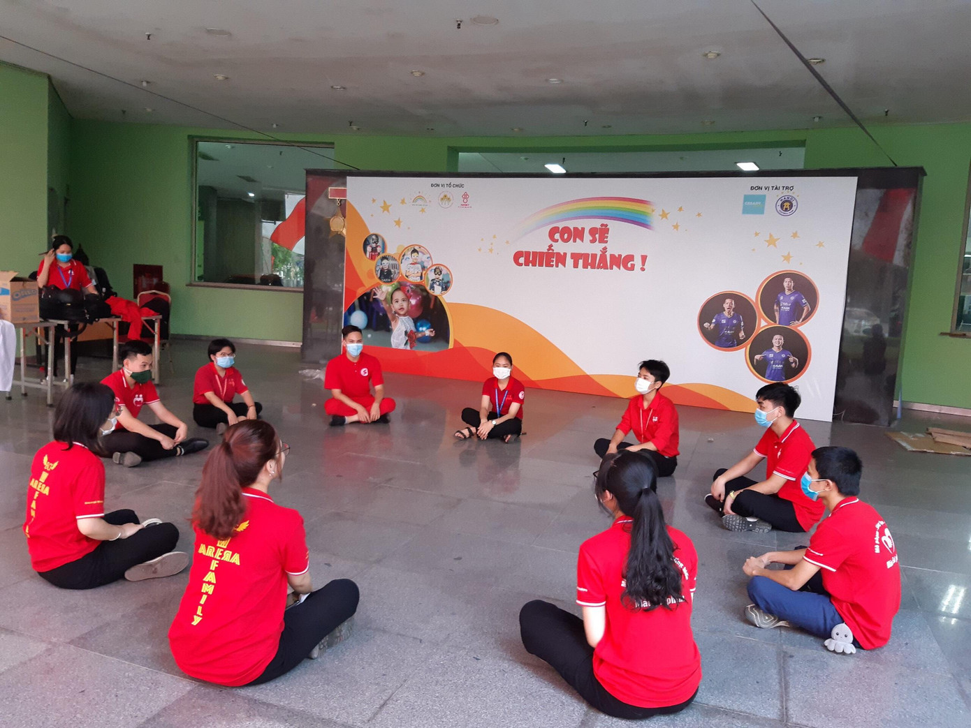 HÌnh ảnh các bạn TNV hoạt động mùa dịch, đảm bảo giãn cách, đeo khẩu trang thường xuyên.