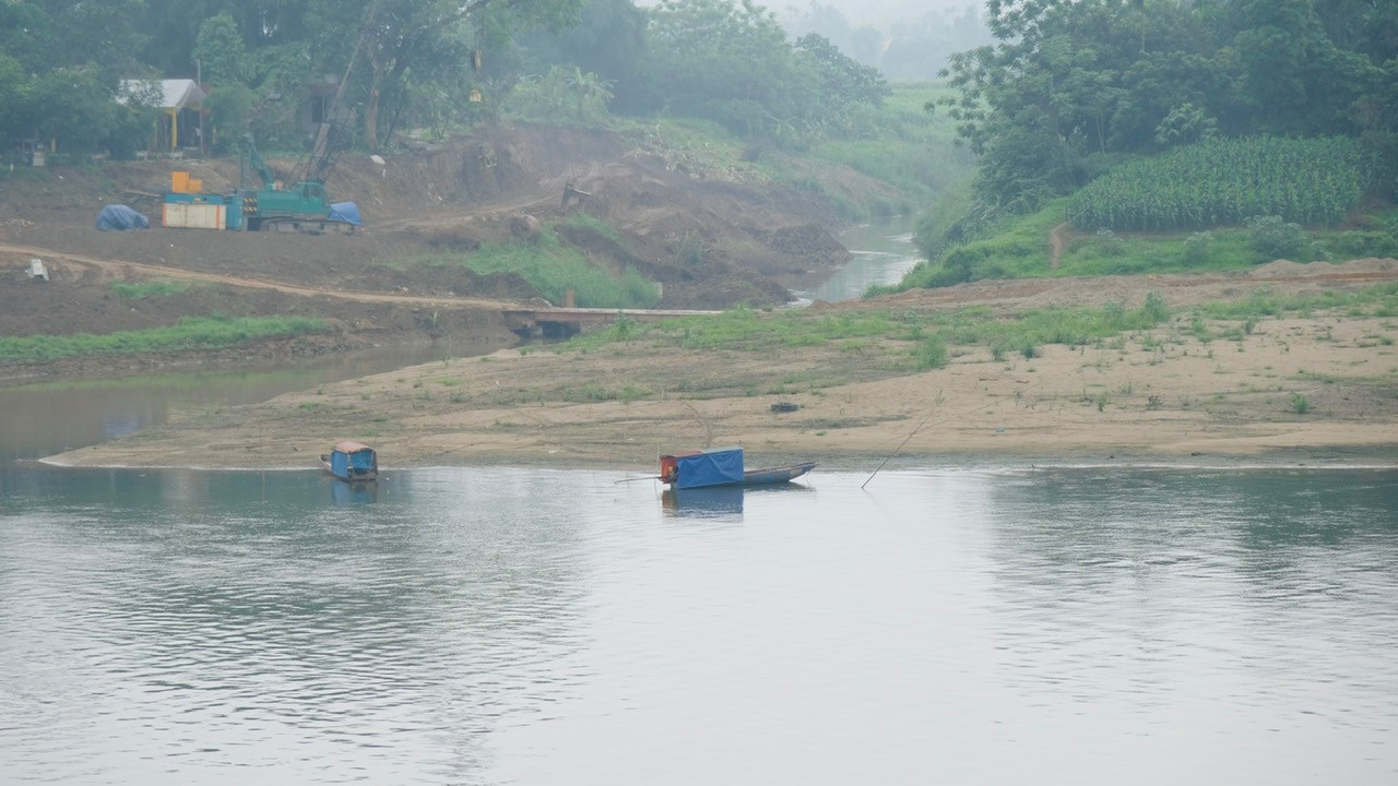 Bến Âu Lâu là cửa ngõ đi vào Tây Bắc, có vị trí rất quan trọng, nối liền hệ thống giao thông Việt Bắc với Tây Bắc. Ảnh: Châu Linh Bến Âu Lâu là cửa ngõ đi vào Tây Bắc, có vị trí rất quan trọng, nối liền hệ thống giao thông Việt Bắc với Tây Bắc. Ảnh: Châu Linh