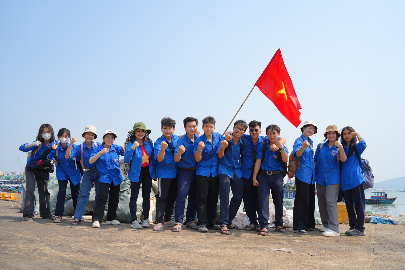 Các bạn trẻ ở Bình Định hưởng ứng chiến dịch. Các bạn trẻ ở Bình Định hưởng ứng chiến dịch.