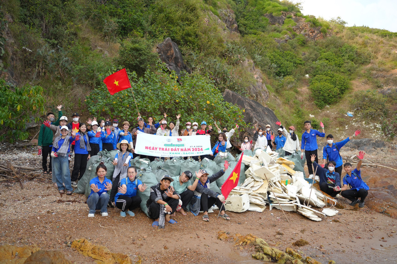 Các bạn trẻ ở Bình Định hưởng ứng chiến dịch. Các bạn trẻ ở Bình Định hưởng ứng chiến dịch.