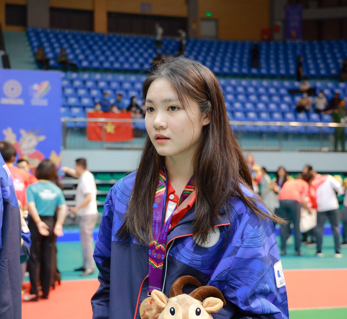Pitchamon Opatniput (sinh năm 2007) sở hữu vẻ đẹp thuần khiết ngây thơ, khuôn mặt khả ái. Cô sớm nở rộ tài năng ngay từ khi 13 tuổi và giành được HCĐ giải cầu lông Thái Lan. Pitchamon Opatniput (sinh năm 2007) sở hữu vẻ đẹp thuần khiết ngây thơ, khuôn mặt khả ái. Cô sớm nở rộ tài năng ngay từ khi 13 tuổi và giành được HCĐ giải cầu lông Thái Lan.